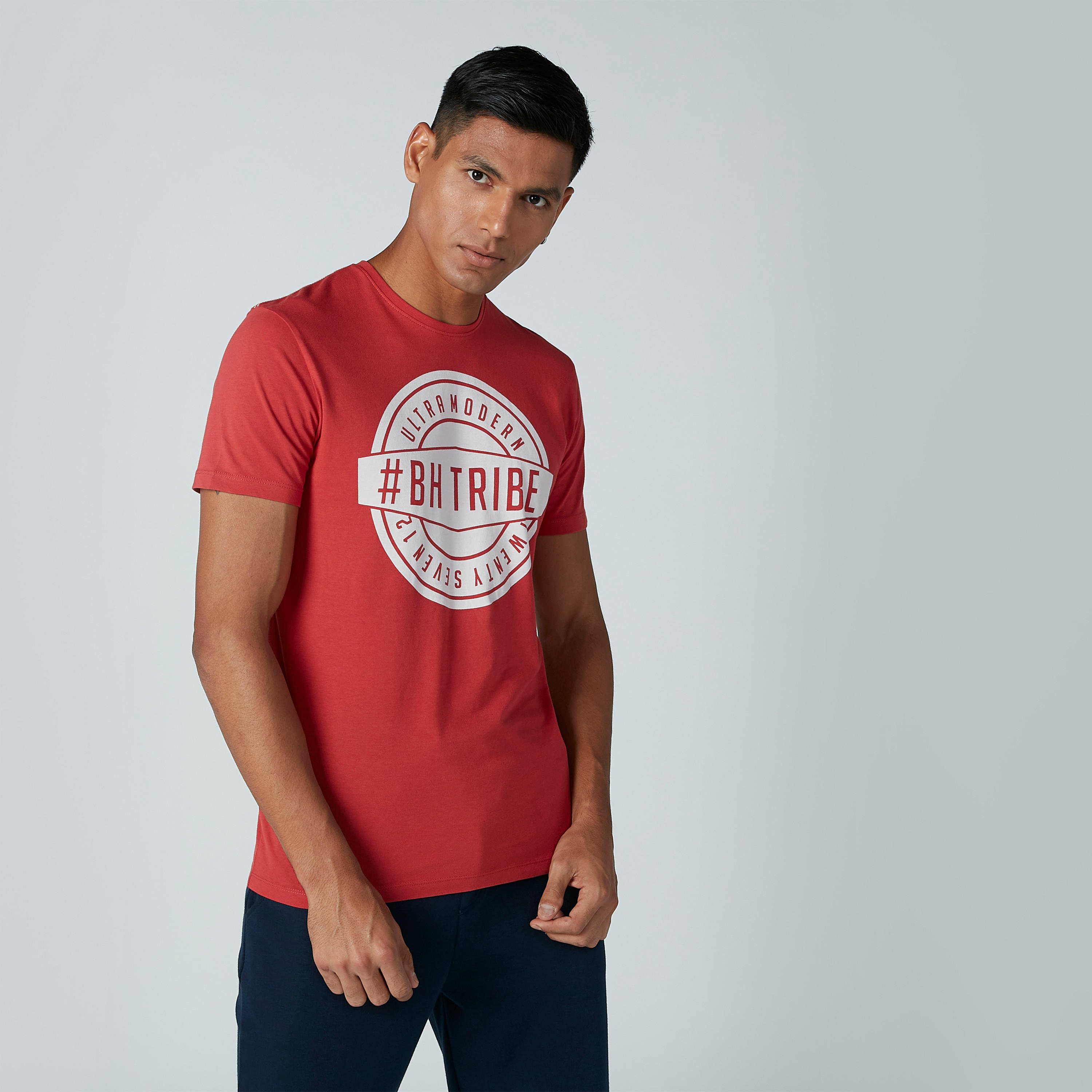 تيشيرت بياقة مستديرة وأكمام قصيرة وطبعات بيينج هيومان-men-clothing-tshirtsandpolos-tshirts-image-2
