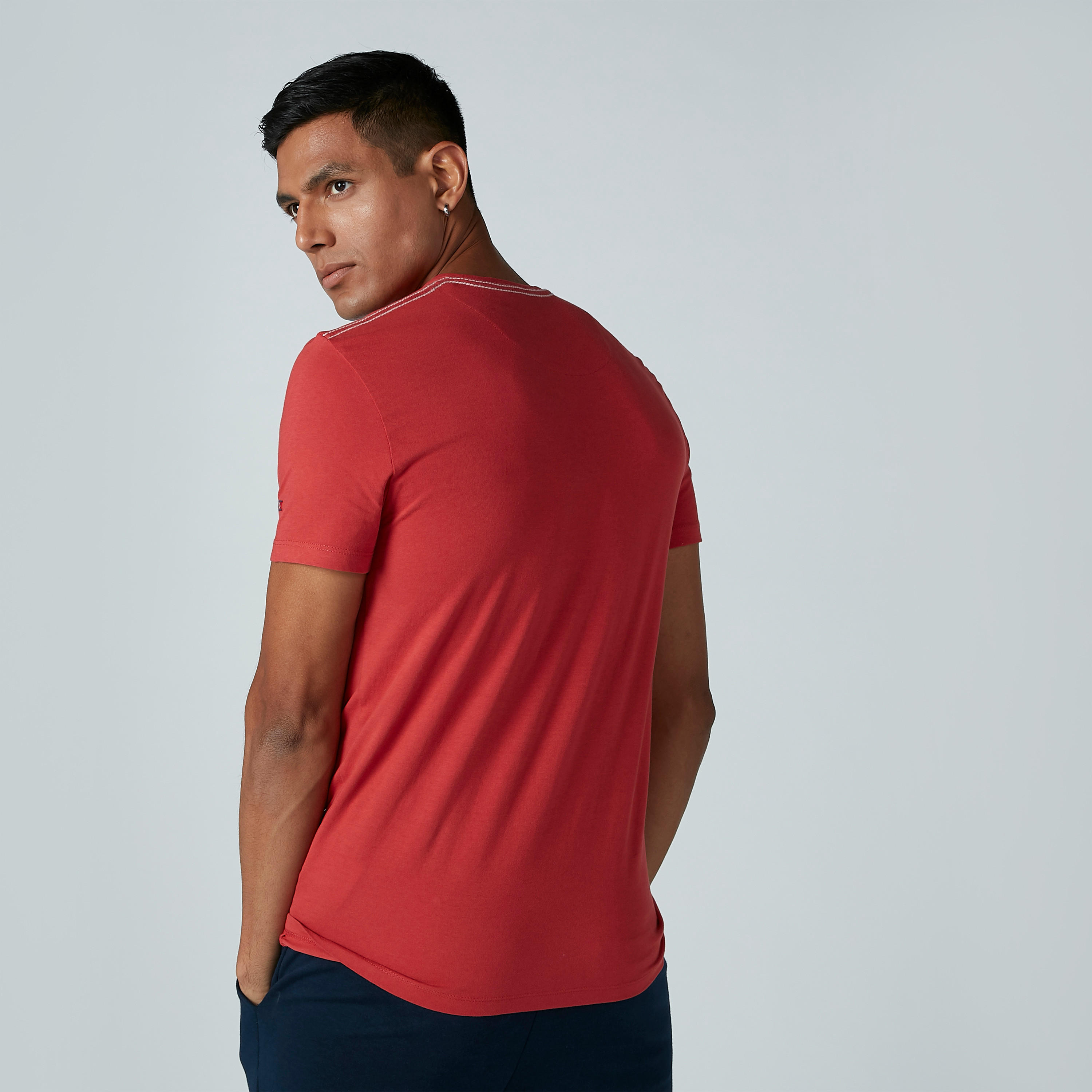 تيشيرت بياقة مستديرة وأكمام قصيرة وطبعات بيينج هيومان-men-clothing-tshirtsandpolos-tshirts-image-4
