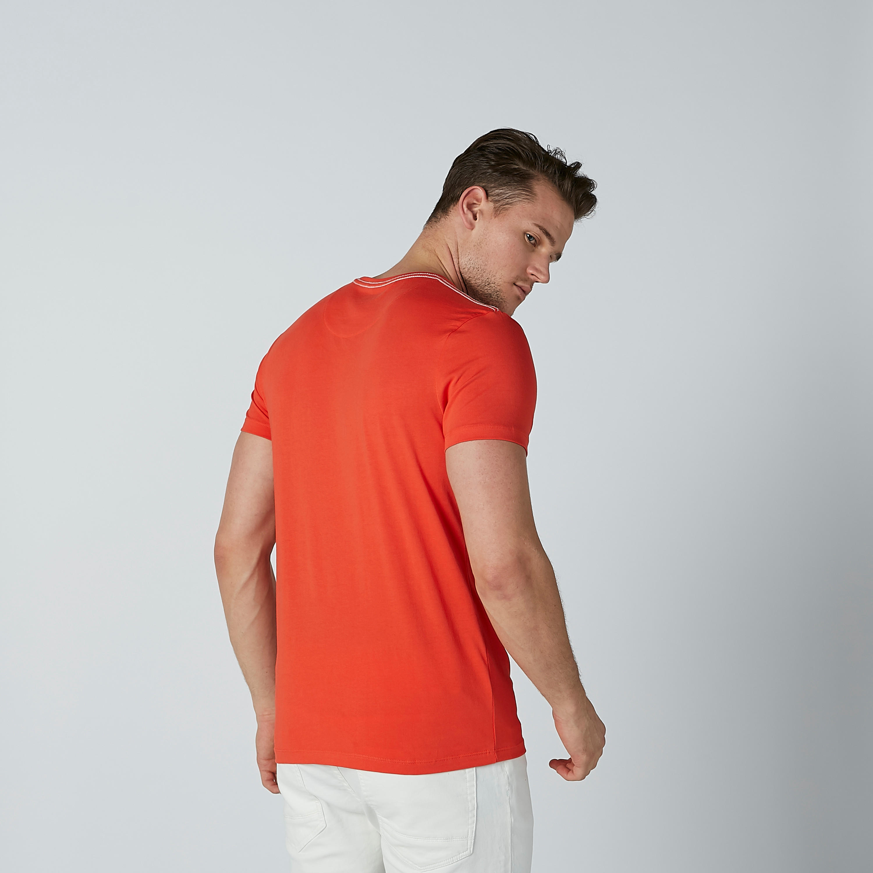تيشيرت بياقة مستديرة وأكمام قصيرة وطبعات بيينج هيومان-men-clothing-tshirtsandpolos-tshirts-image-3