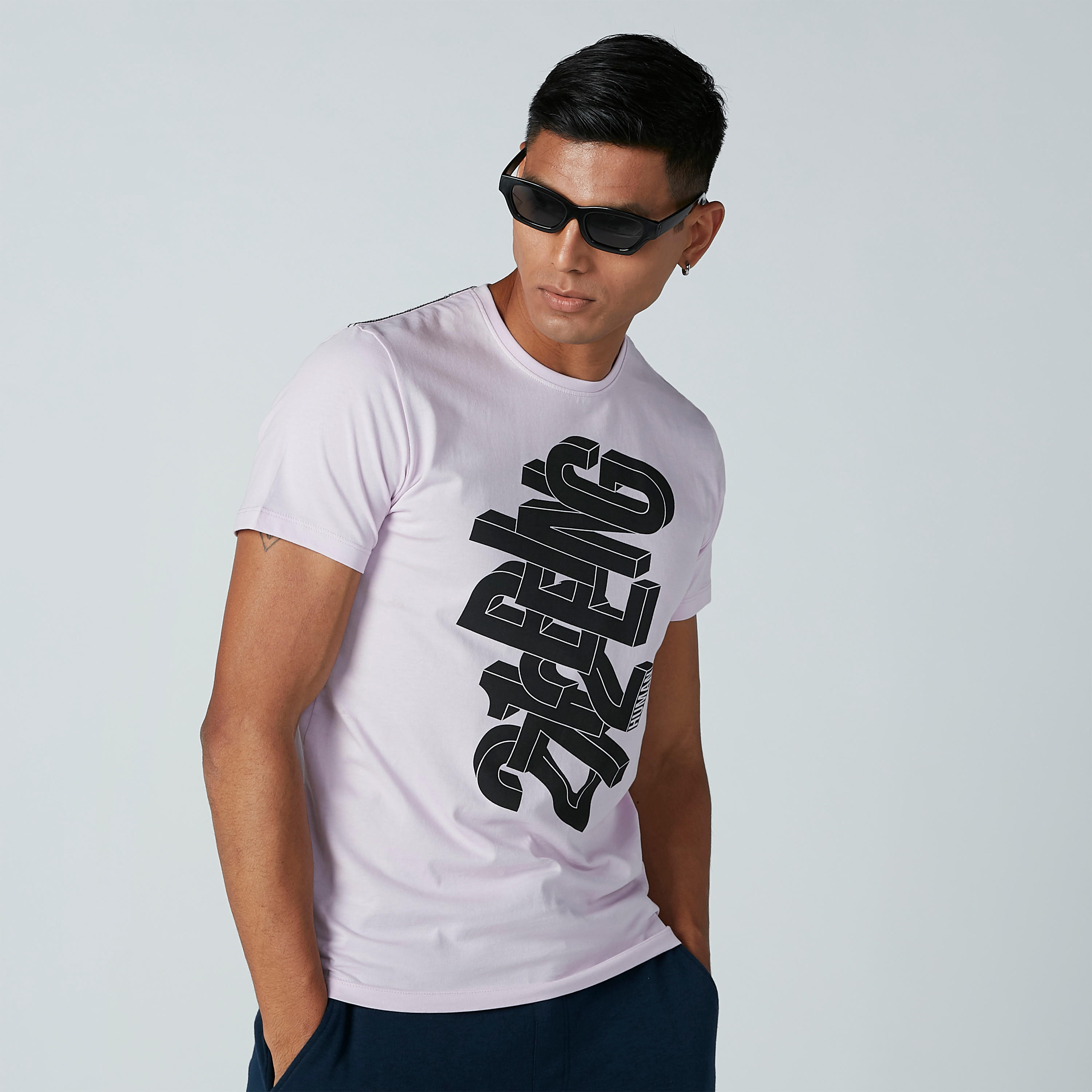 تيشيرت بياقة مستديرة وأكمام قصيرة وطبعات بيينج هيومان-men-clothing-tshirtsandpolos-tshirts-image-1