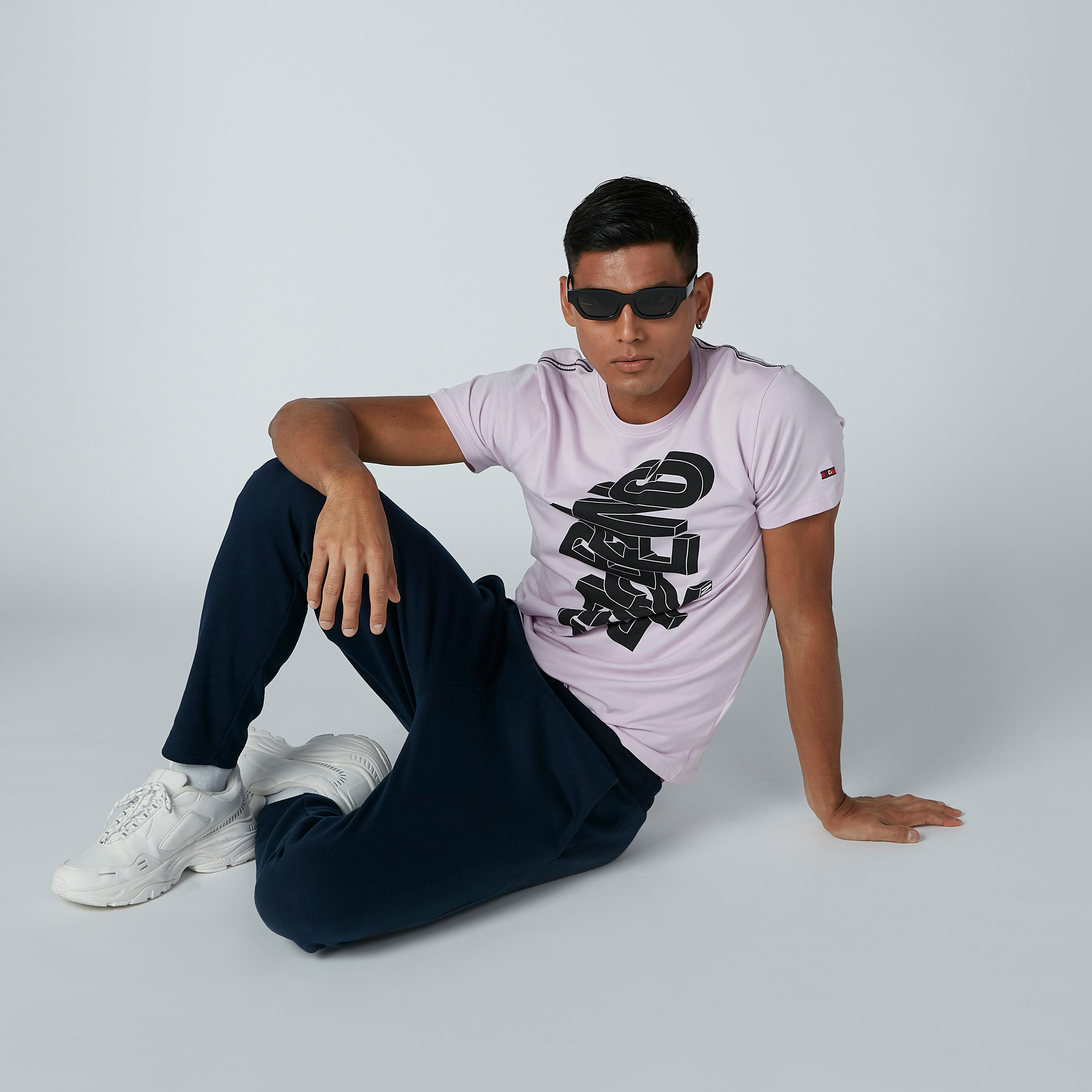 تيشيرت بياقة مستديرة وأكمام قصيرة وطبعات بيينج هيومان-men-clothing-tshirtsandpolos-tshirts-image-2