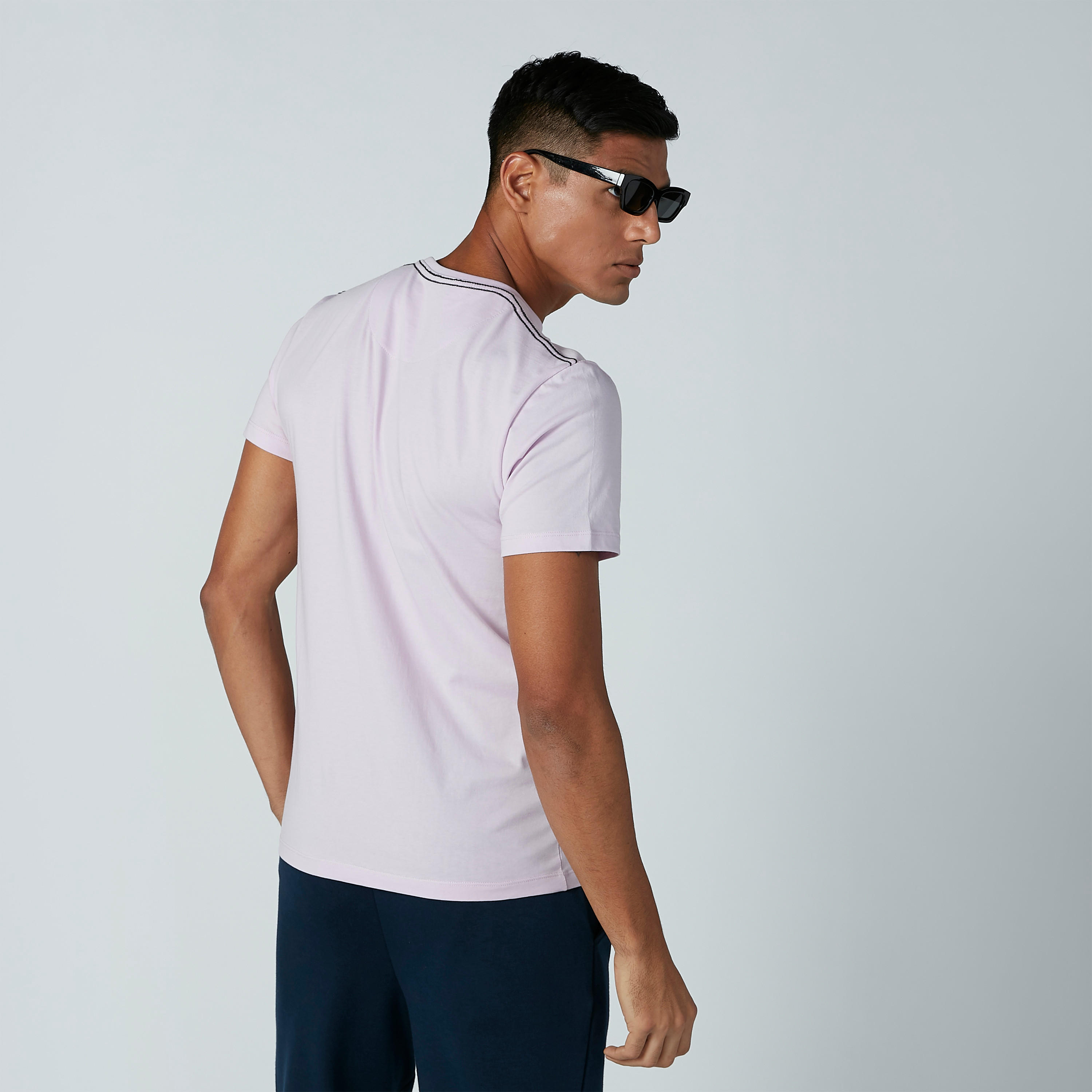 تيشيرت بياقة مستديرة وأكمام قصيرة وطبعات بيينج هيومان-men-clothing-tshirtsandpolos-tshirts-image-3