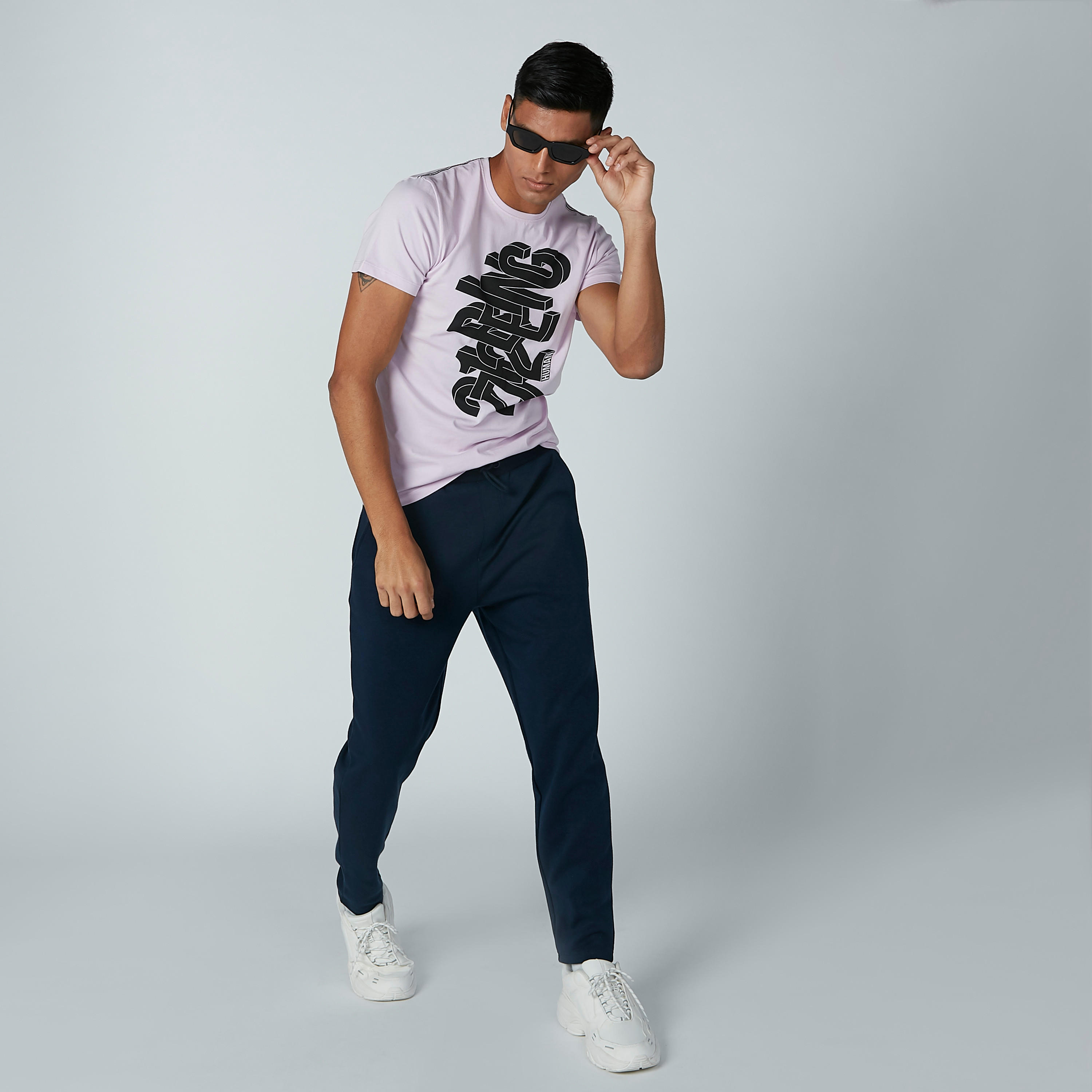 تيشيرت بياقة مستديرة وأكمام قصيرة وطبعات بيينج هيومان-men-clothing-tshirtsandpolos-tshirts-image-4
