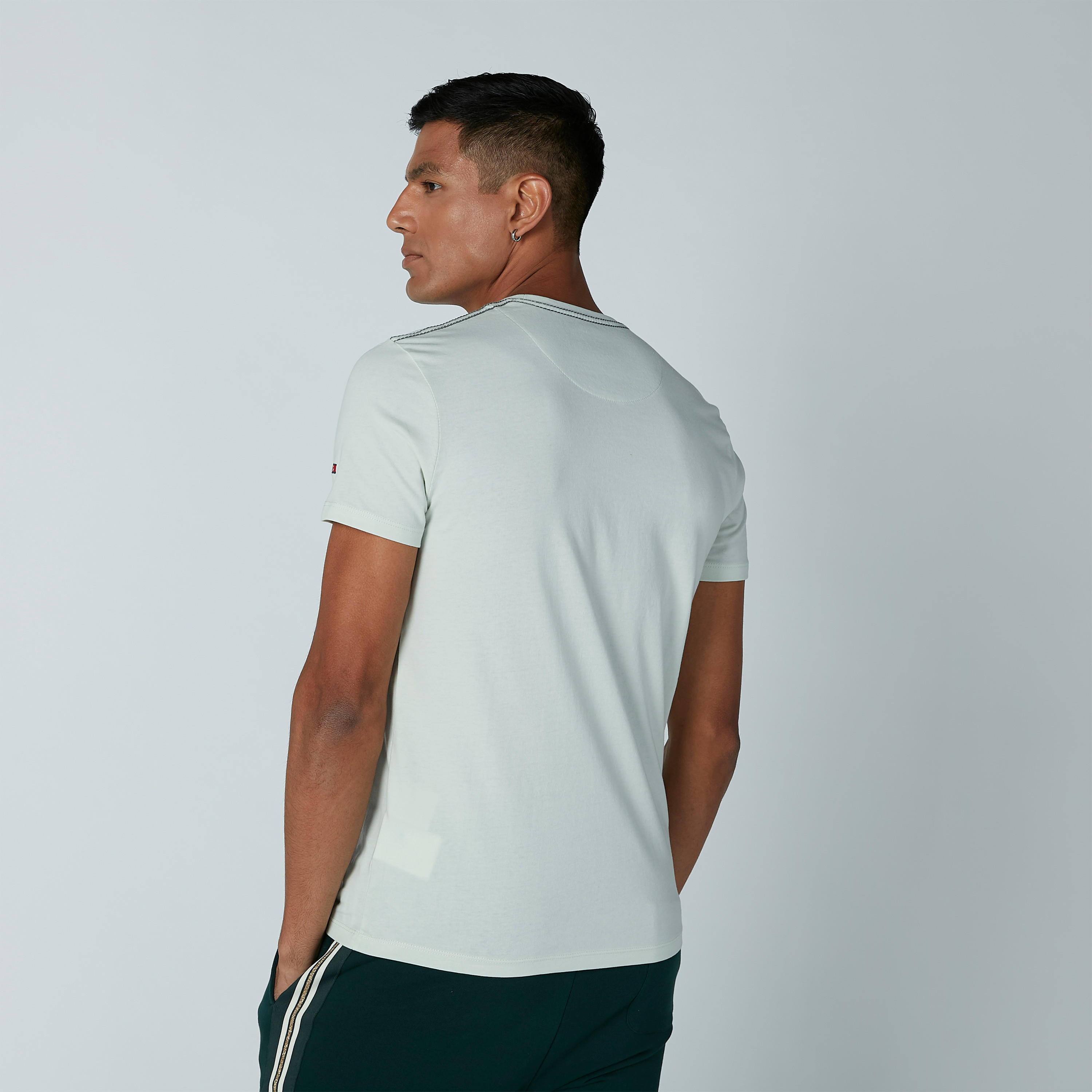 تيشيرت بياقة مستديرة وأكمام قصيرة وطبعات بيينج هيومان-men-clothing-tshirtsandpolos-tshirts-image-3