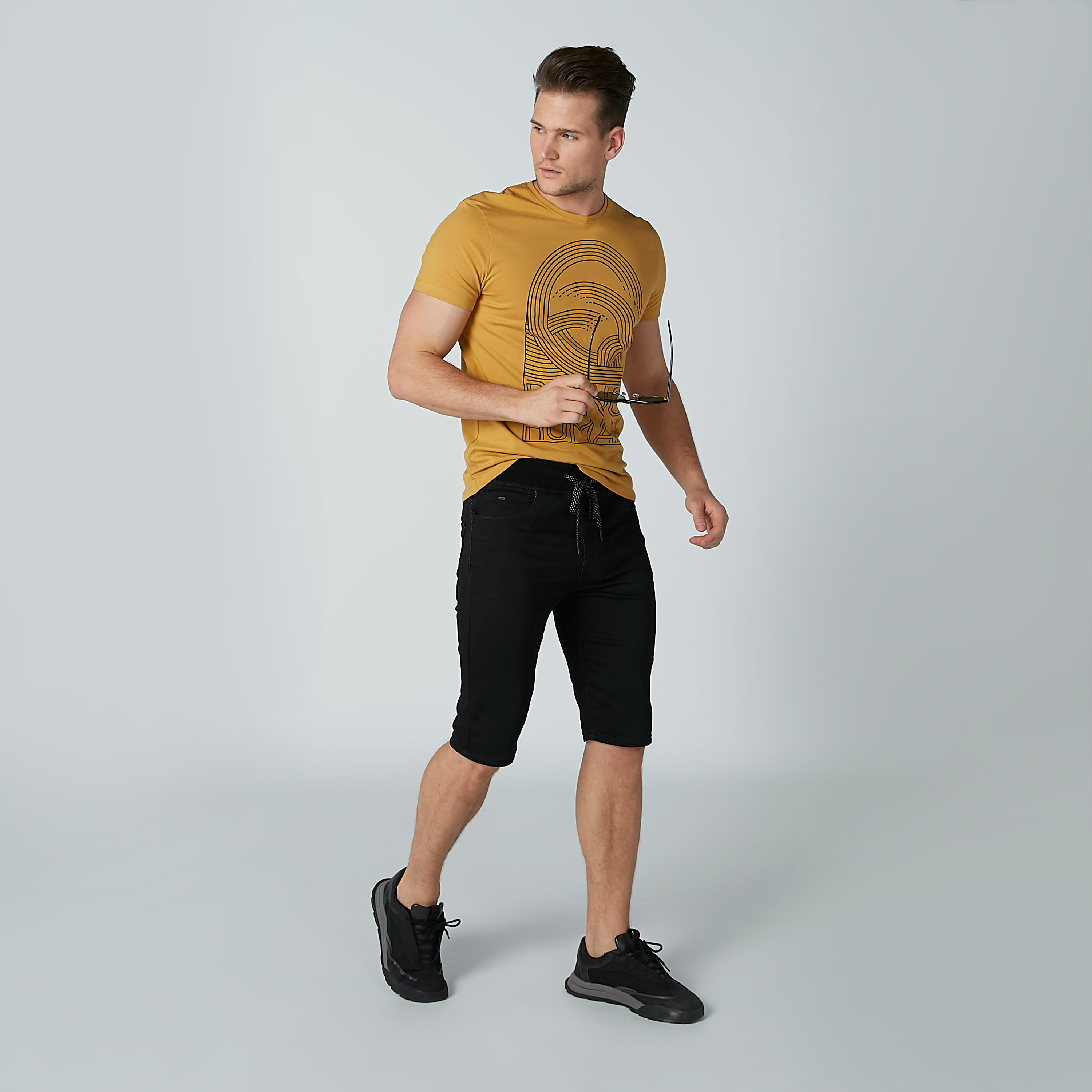 تيشيرت بأكمام قصيرة وياقة مستديرة وطبعات بيينج هيومان-men-clothing-tshirtsandpolos-tshirts-image-2