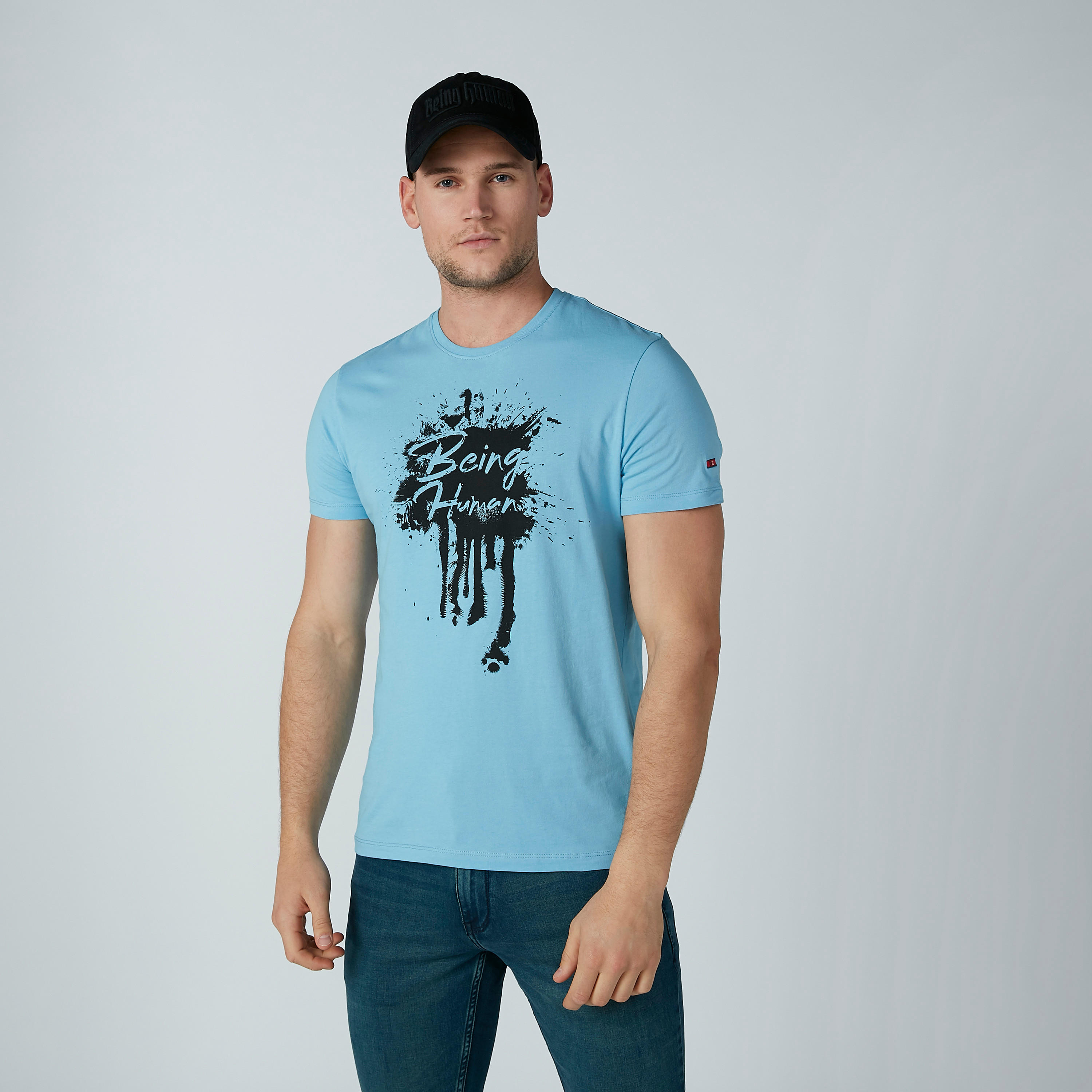 تيشيرت بياقة ضيقة وأكمام قصيرة وطبعات بيينج هيومان-men-clothing-tshirtsandpolos-tshirts-image-1