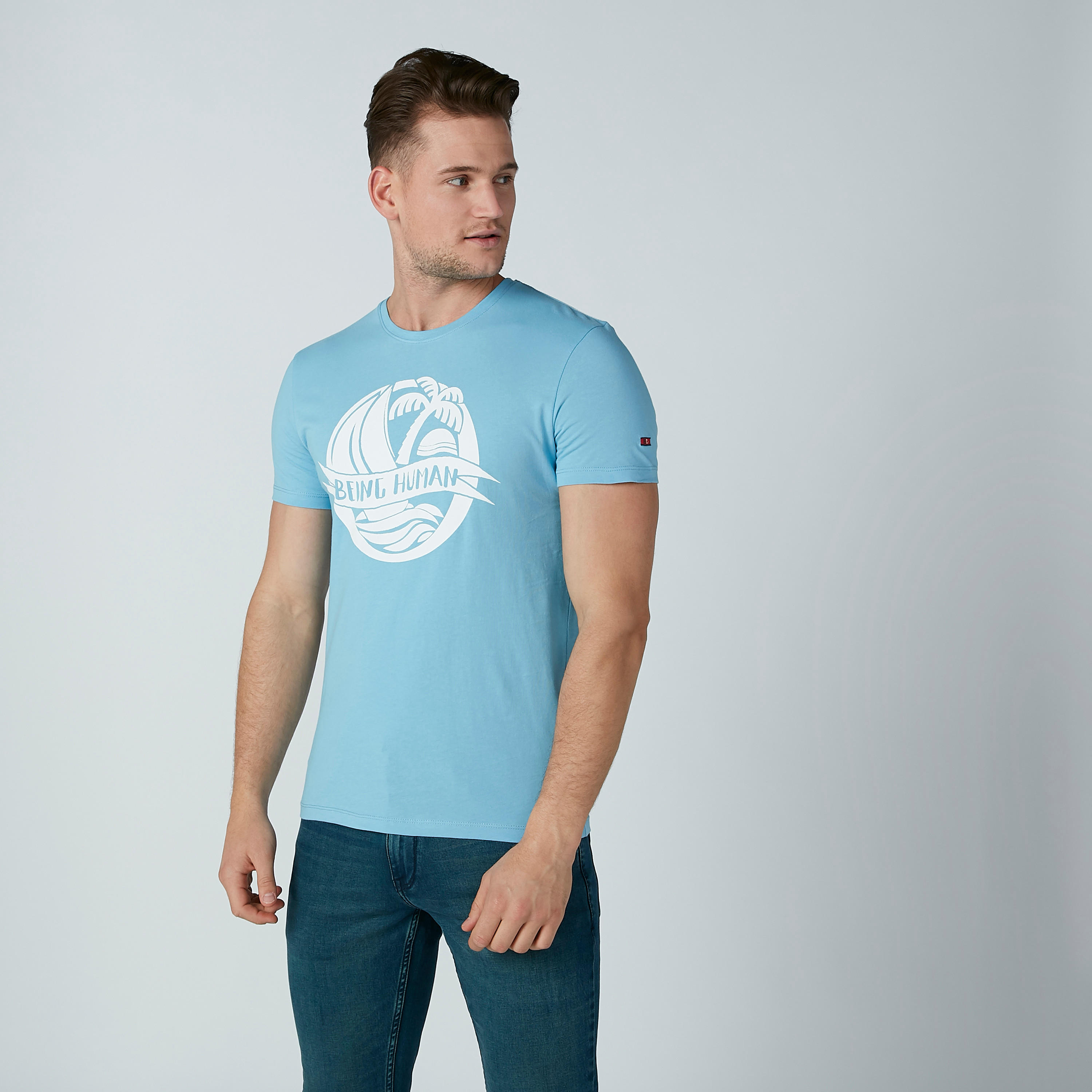 تيشيرت بياقة ضيقة وأكمام قصيرة وطبعات بيينج هيومان-men-clothing-tshirtsandpolos-tshirts-image-1
