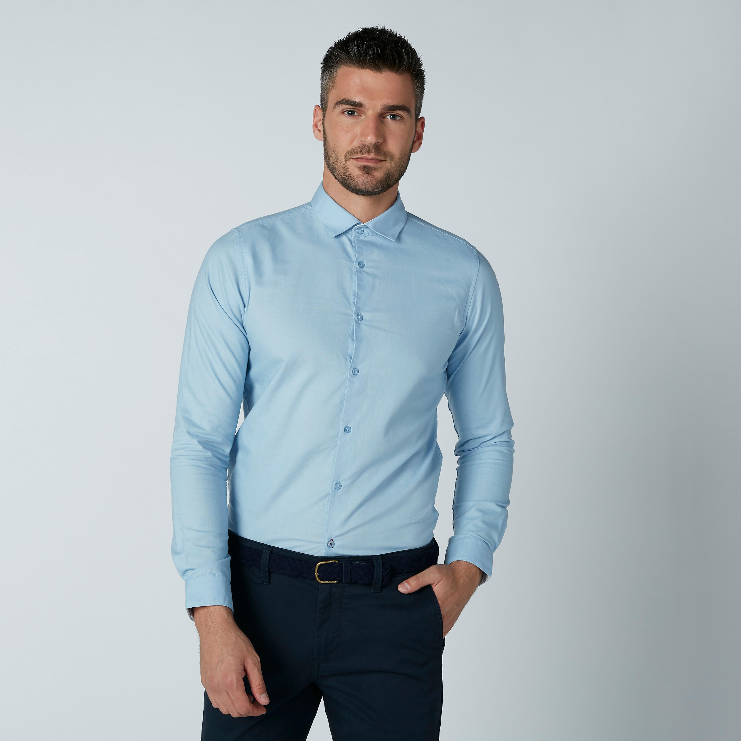 قميص رسمي سادة بأكمام طويلة وحوّاف منحنية من بيينج هيومان-men-clothing-shirts-image-1