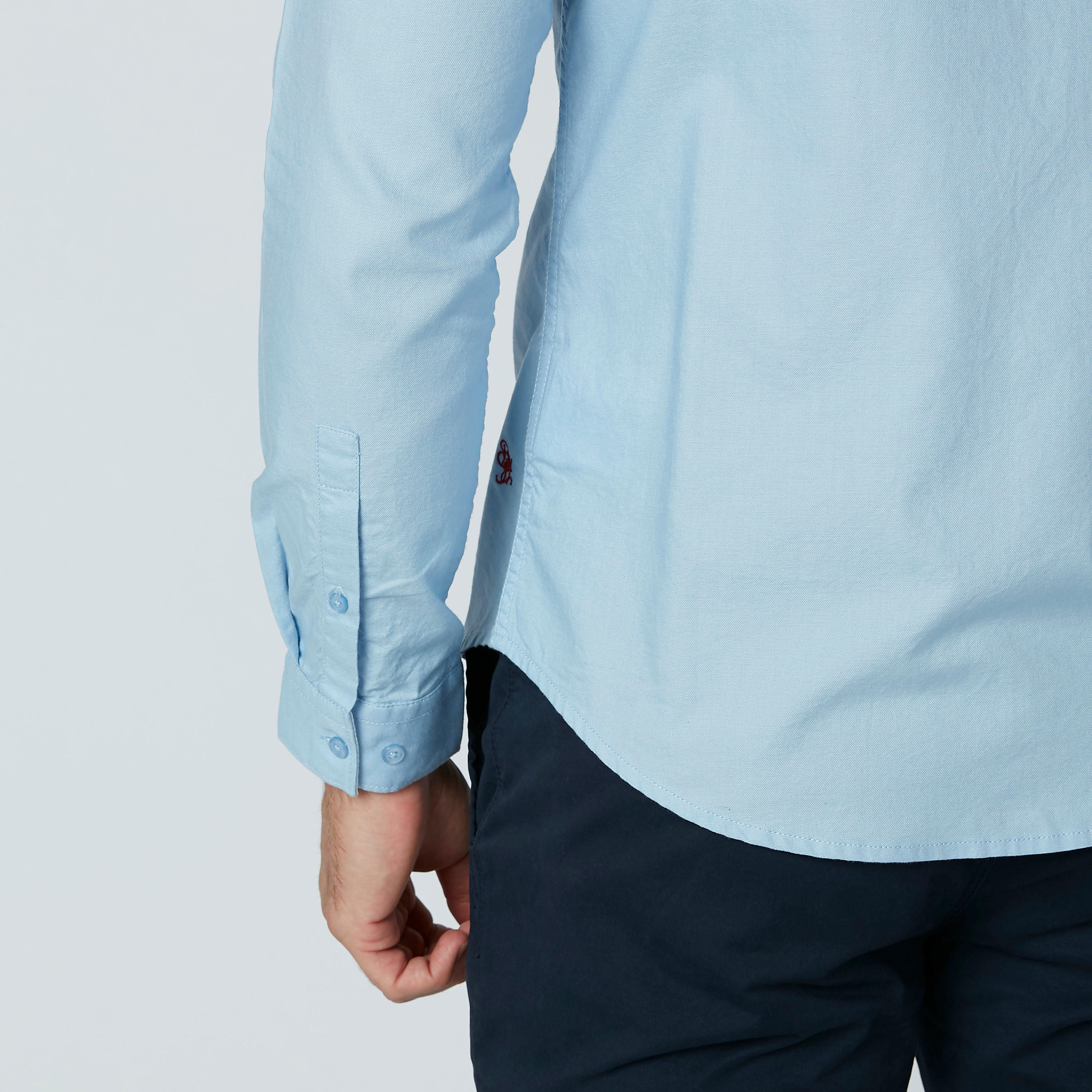 قميص رسمي سادة بأكمام طويلة وحوّاف منحنية من بيينج هيومان-men-clothing-shirts-image-4