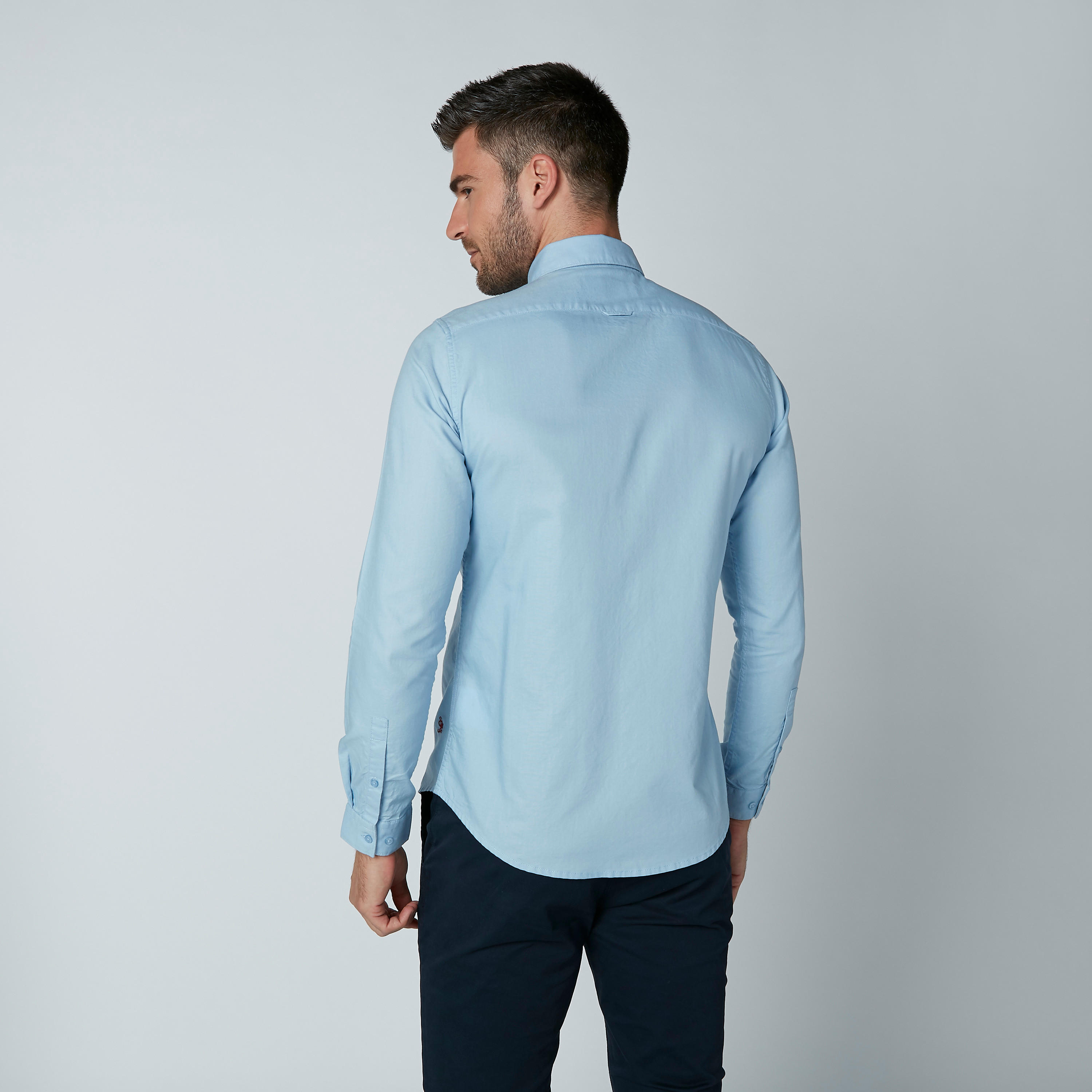 قميص رسمي سادة بأكمام طويلة وحوّاف منحنية من بيينج هيومان-men-clothing-shirts-image-5