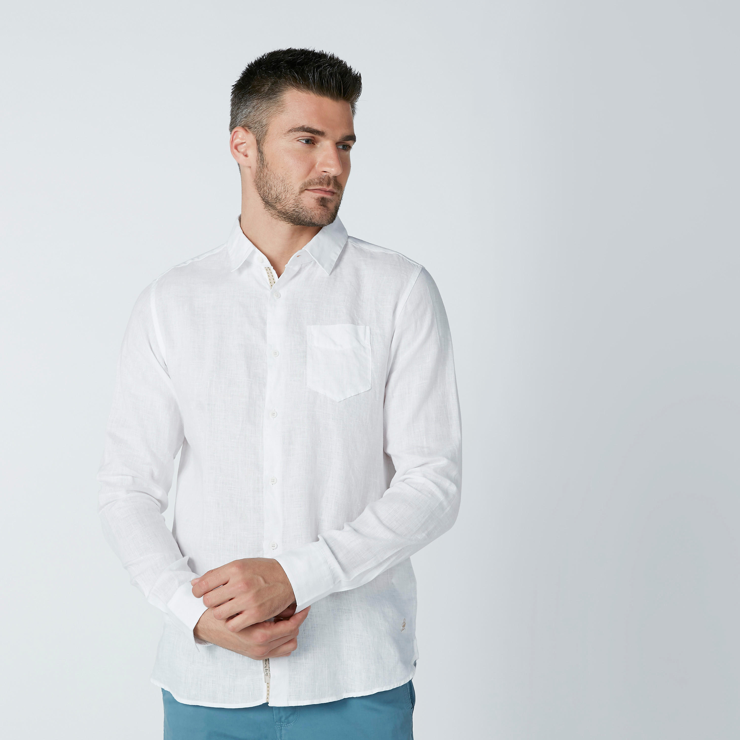 قميص سادة بأكمام طويلة وجيب على الصدر من بيينج هيومان-men-clothing-shirts-image-2