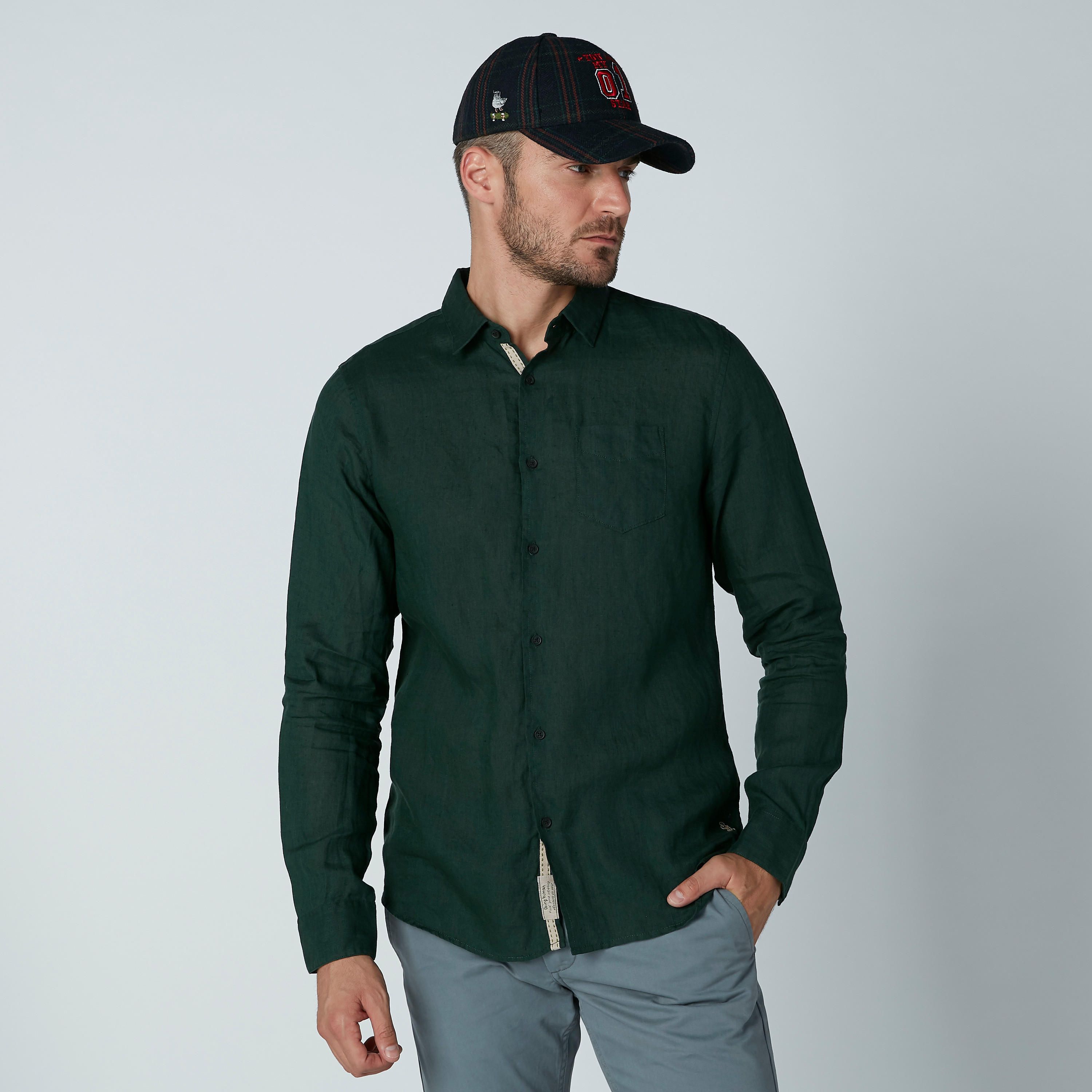 تيشيرت سادة بأكمام طويلة وجيب من بيينج هيومان-men-clothing-shirts-image-1