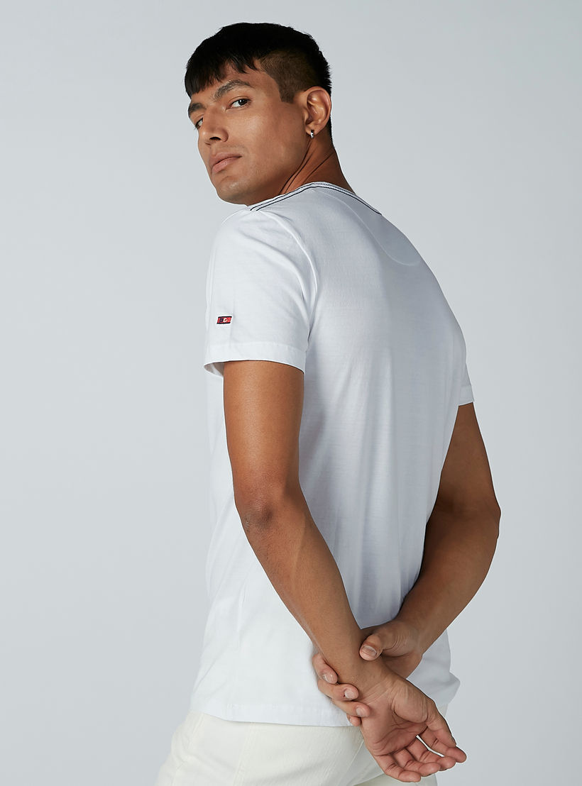 تيشيرت بياقة مستديرة وأكمام قصيرة وطبعات بيينج هيومان-men-clothing-tshirtsandpolos-tshirts-image-4