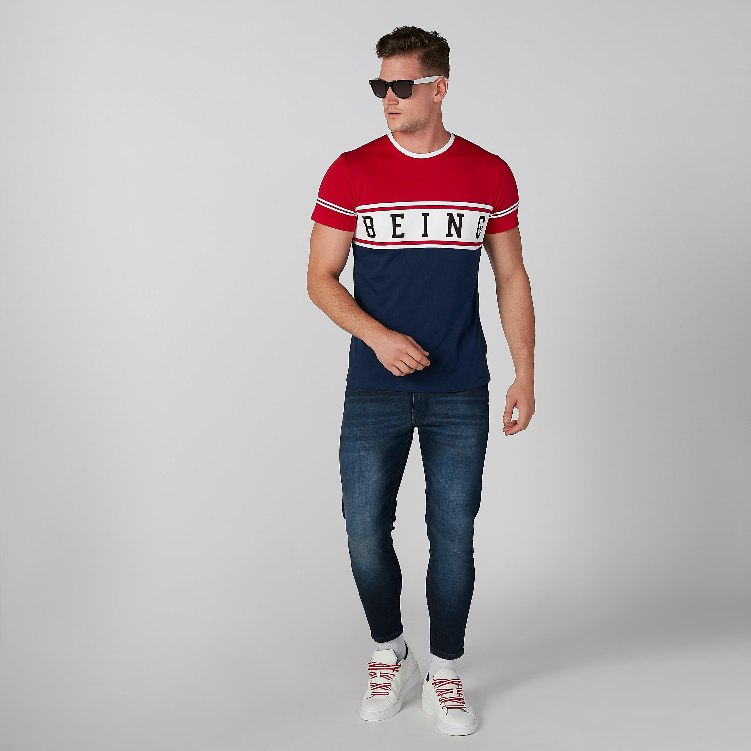 تيشيرت بياقة ضيّقة وأكمام قصيرة وطبعات بيينج هيومان-men-clothing-tshirtsandpolos-tshirts-image-3