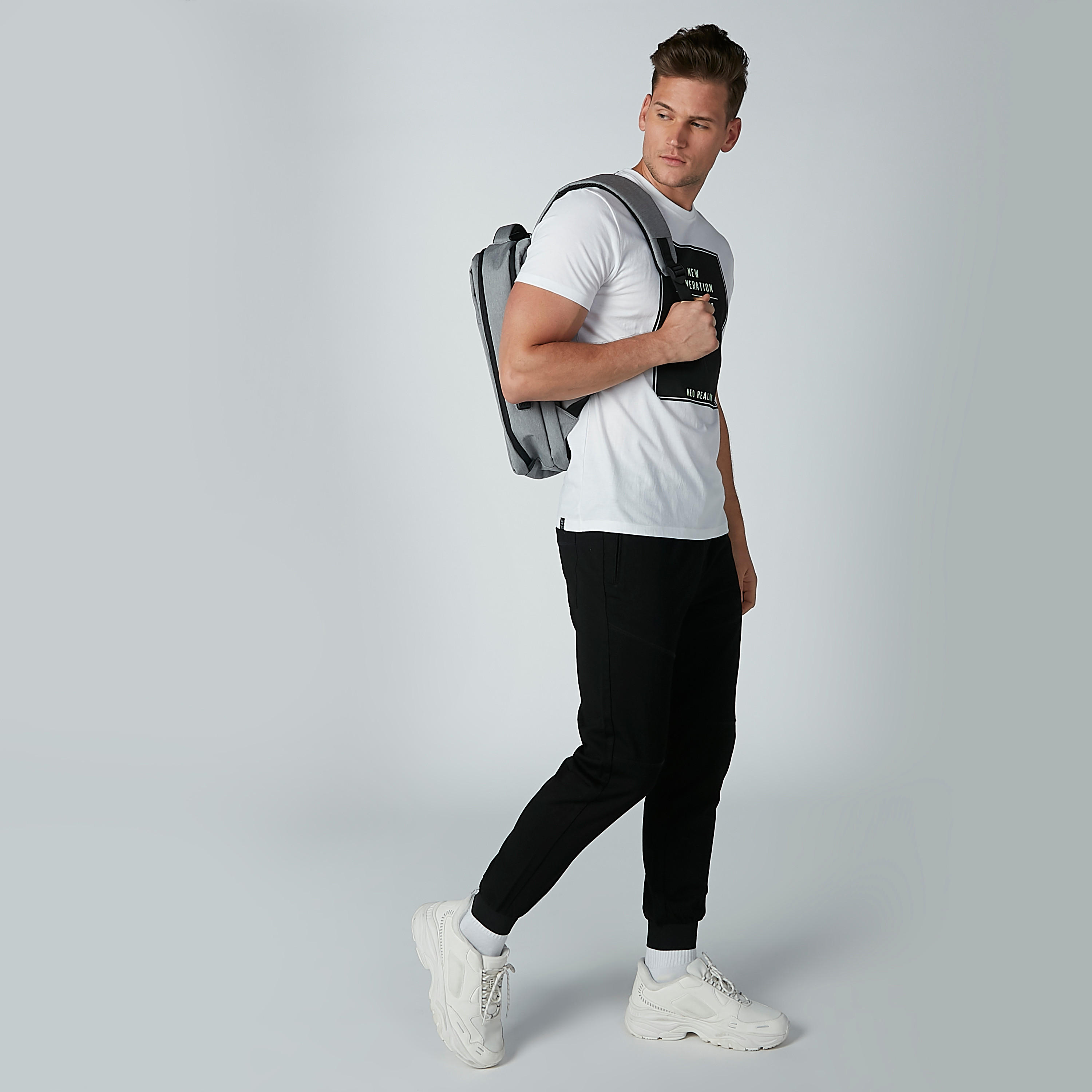 تيشيرت بياقة مستديرة وأكمام قصيرة وطبعات بيينج هيومان-men-clothing-tshirtsandpolos-tshirts-image-1