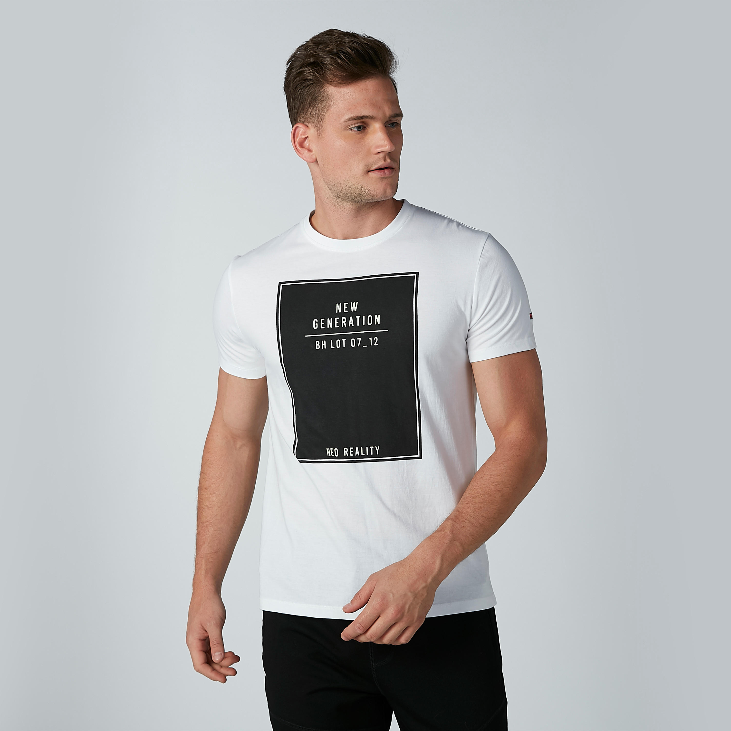 تيشيرت بياقة مستديرة وأكمام قصيرة وطبعات بيينج هيومان-men-clothing-tshirtsandpolos-tshirts-image-2