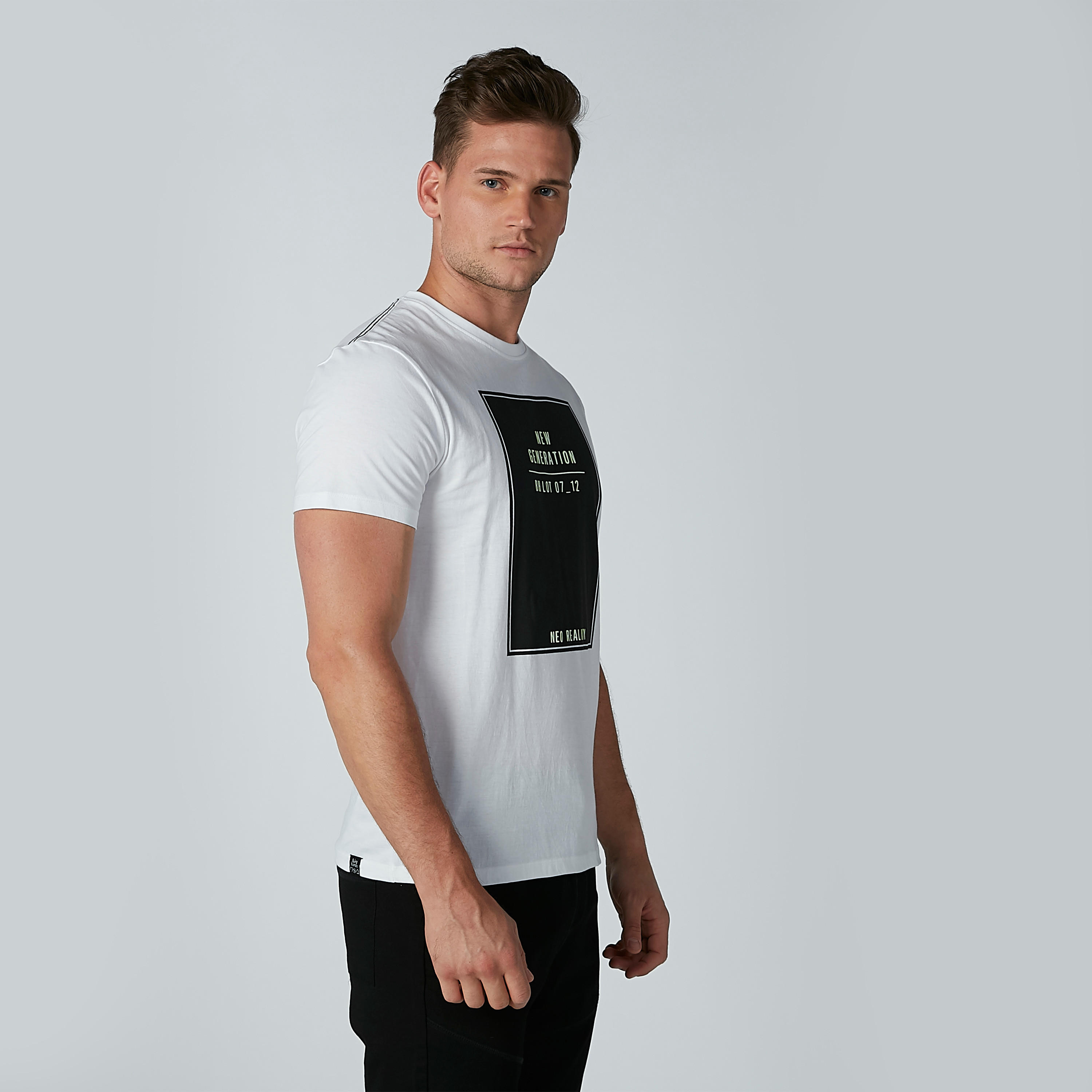 تيشيرت بياقة مستديرة وأكمام قصيرة وطبعات بيينج هيومان-men-clothing-tshirtsandpolos-tshirts-image-3