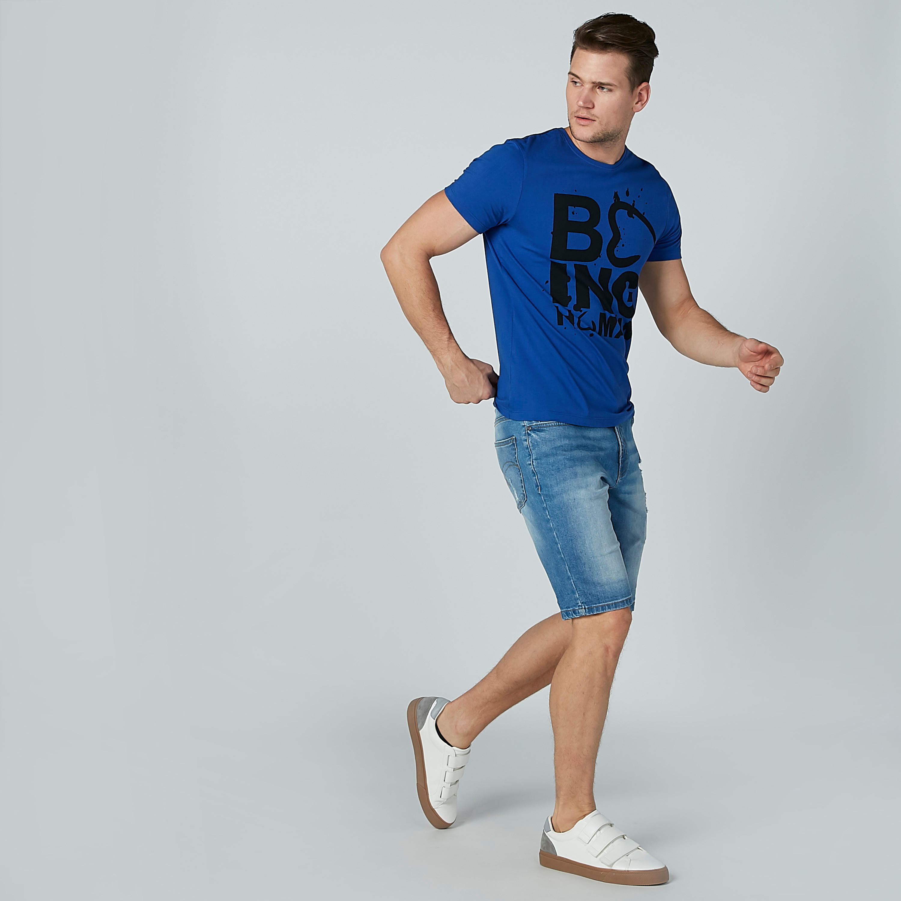 تيشيرت بياقة مستديرة وأكمام قصيرة وطبعات بيينج هيومان-men-clothing-tshirtsandpolos-tshirts-image-1