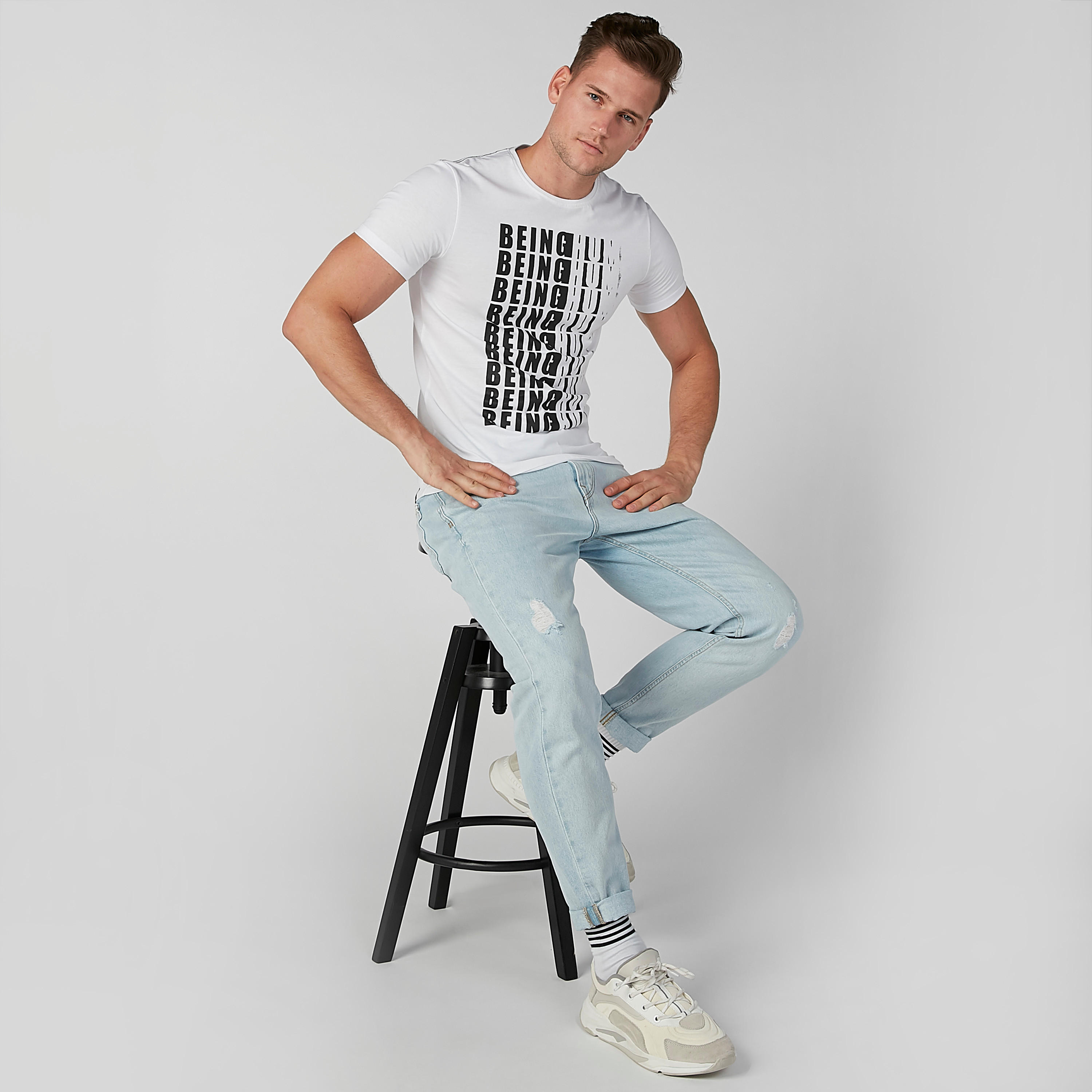 تيشيرت بياقة مستديرة وأكمام قصيرة وطبعات بيينج هيومان-men-clothing-tshirtsandpolos-tshirts-image-2