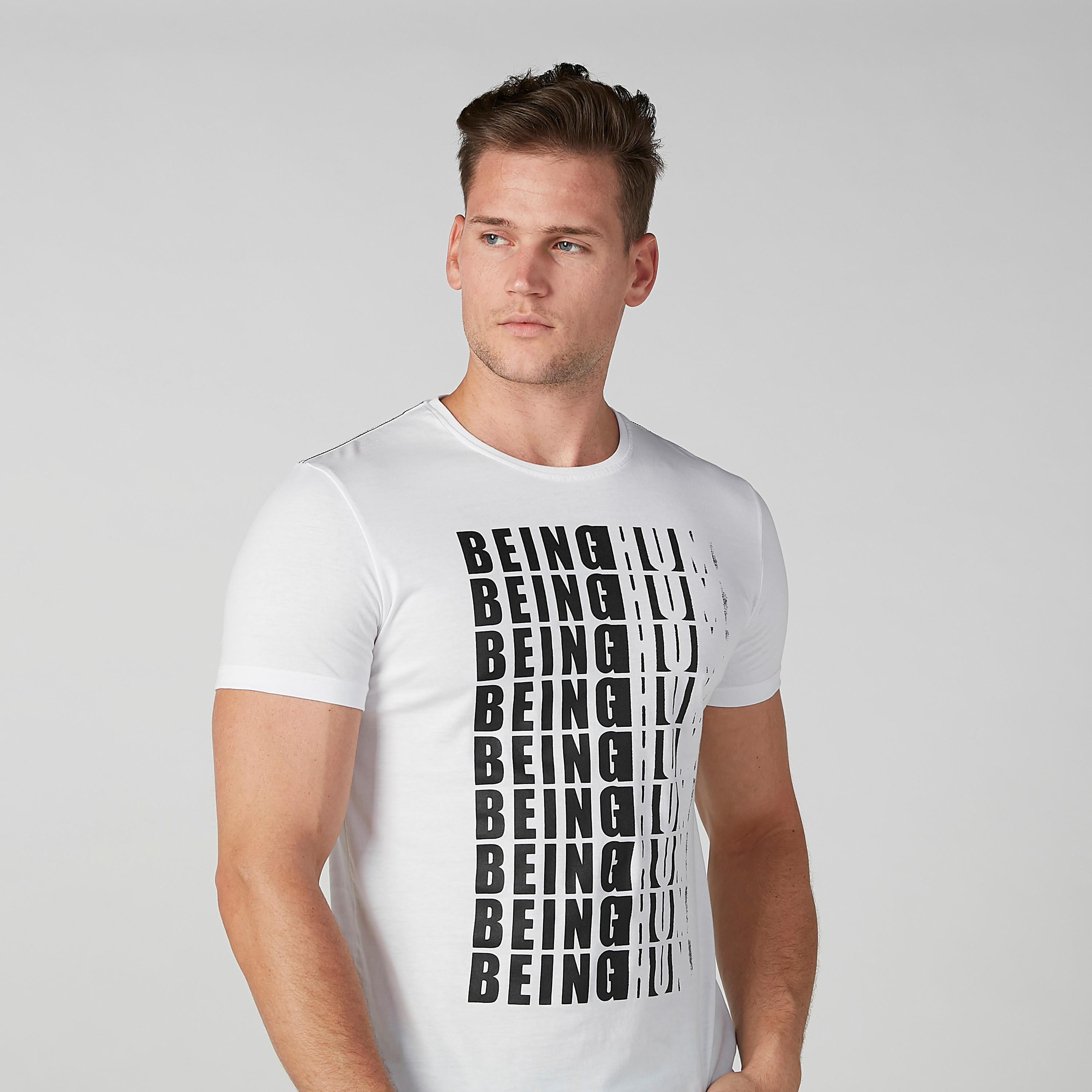 تيشيرت بياقة مستديرة وأكمام قصيرة وطبعات بيينج هيومان-men-clothing-tshirtsandpolos-tshirts-image-3