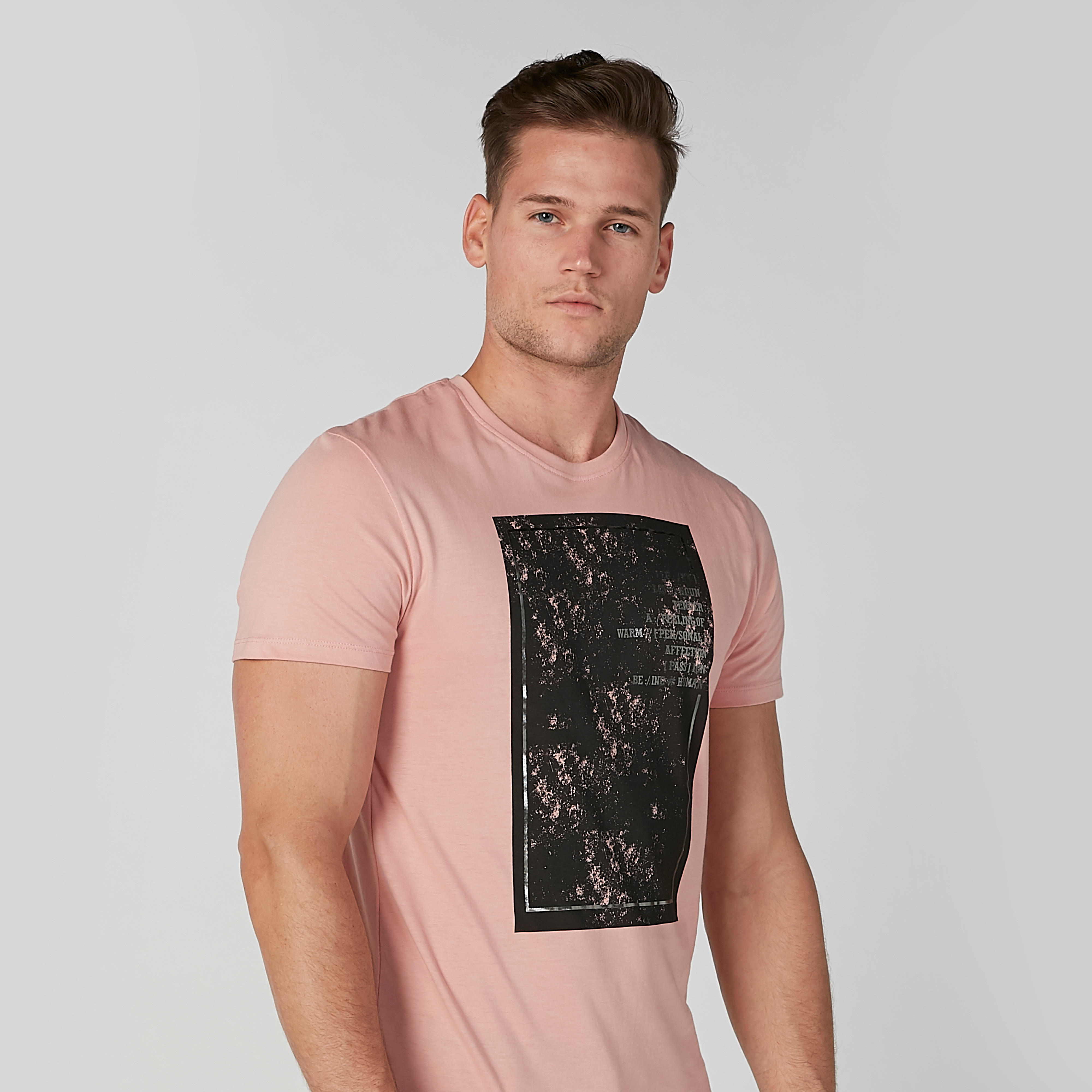 تيشيرت بياقة مستديرة وأكمام قصيرة وطبعات بيينج هيومان-men-clothing-tshirtsandpolos-tshirts-image-1