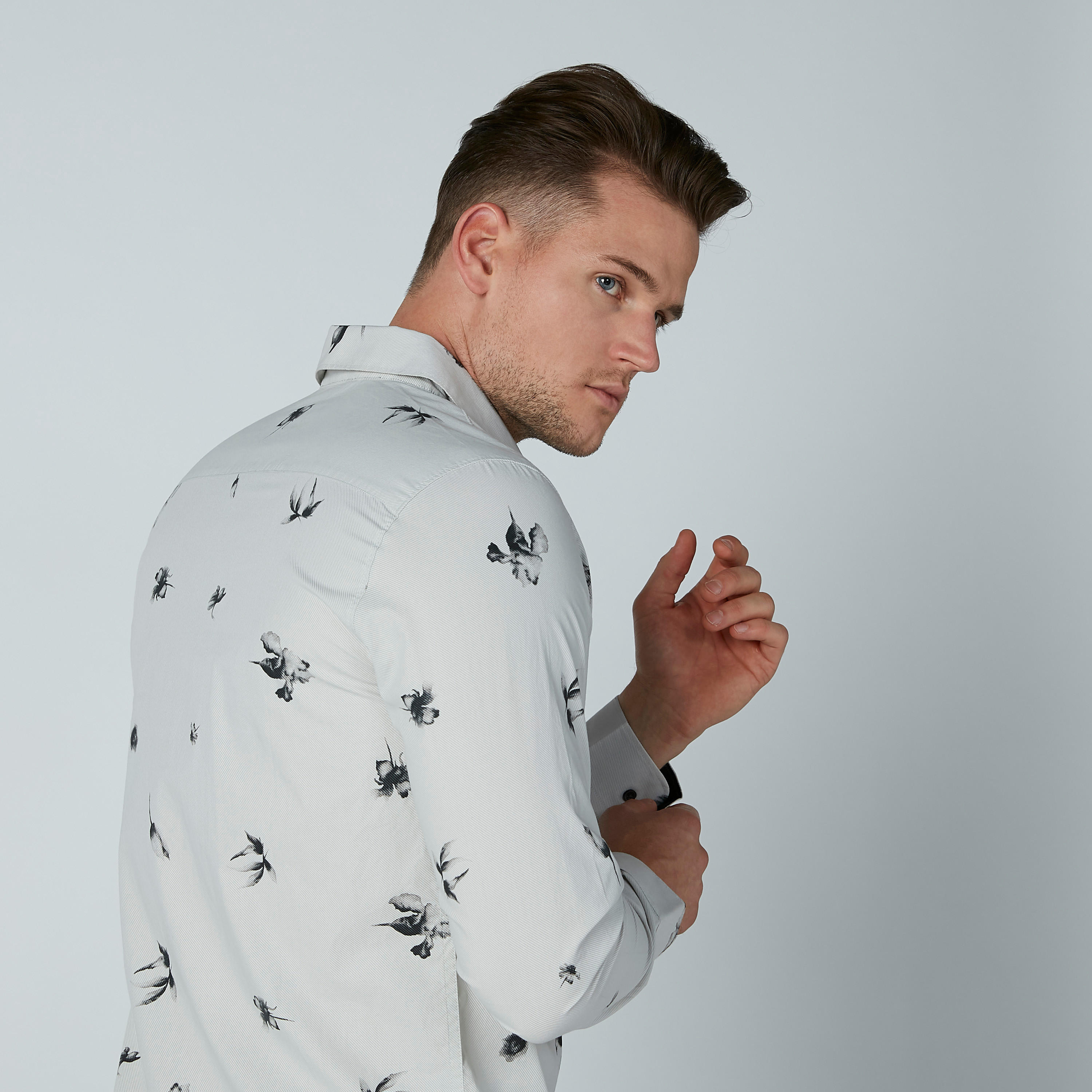 قميص بأكمام طويلة وطبعات بيينج هيومان-men-clothing-shirts-image-3