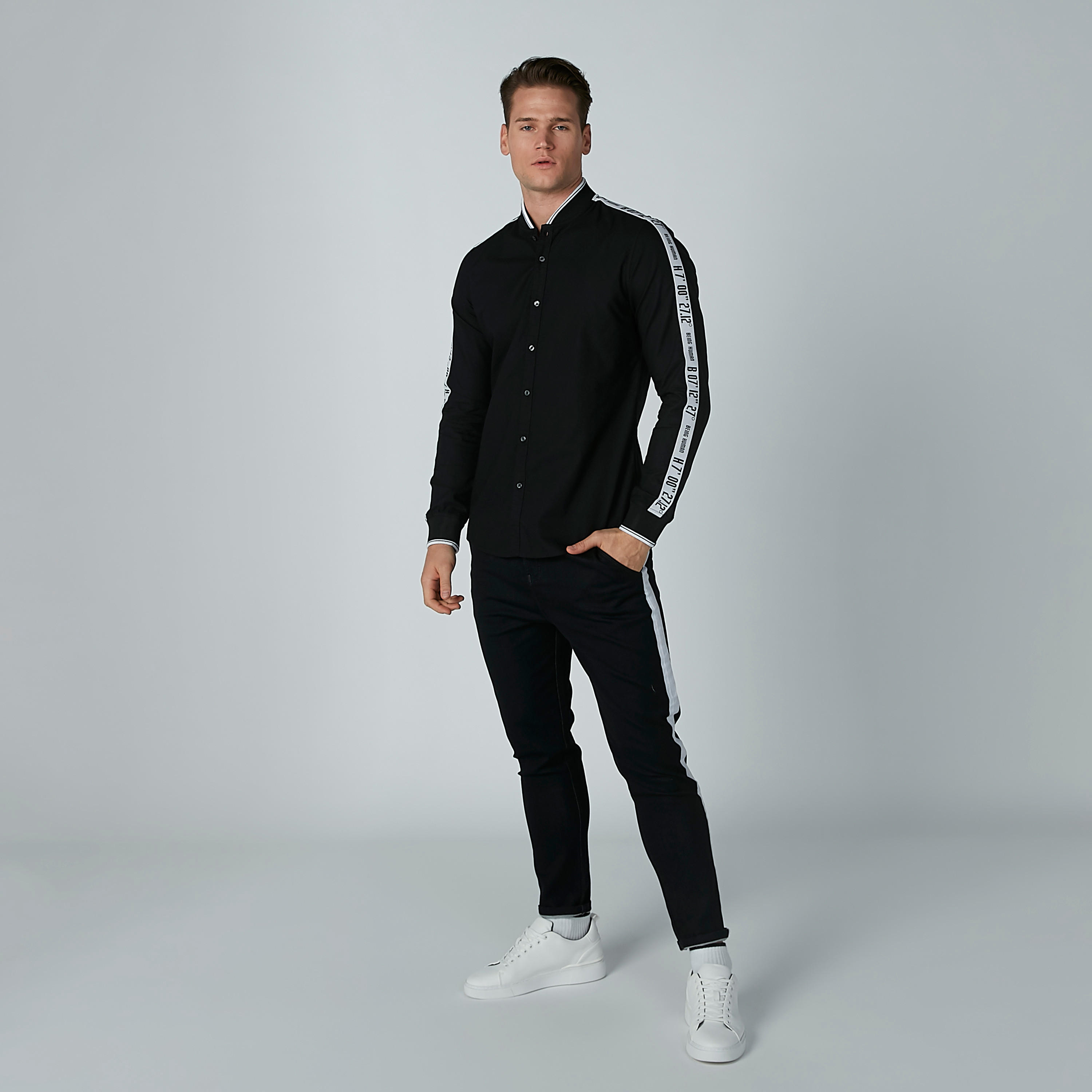 تيشيرت بياقة ماندارين وأكمام طويلة وطبعات بيينج هيومان-men-clothing-shirts-image-5