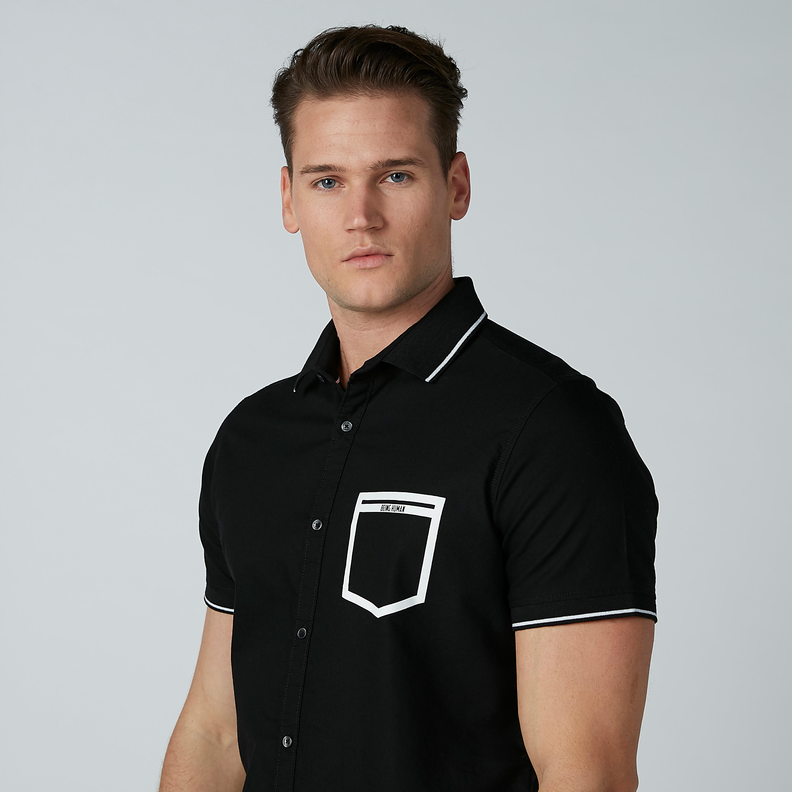 قميص بأكمام قصيرة وطبعات بيينج هيومان-men-clothing-shirts-image-1