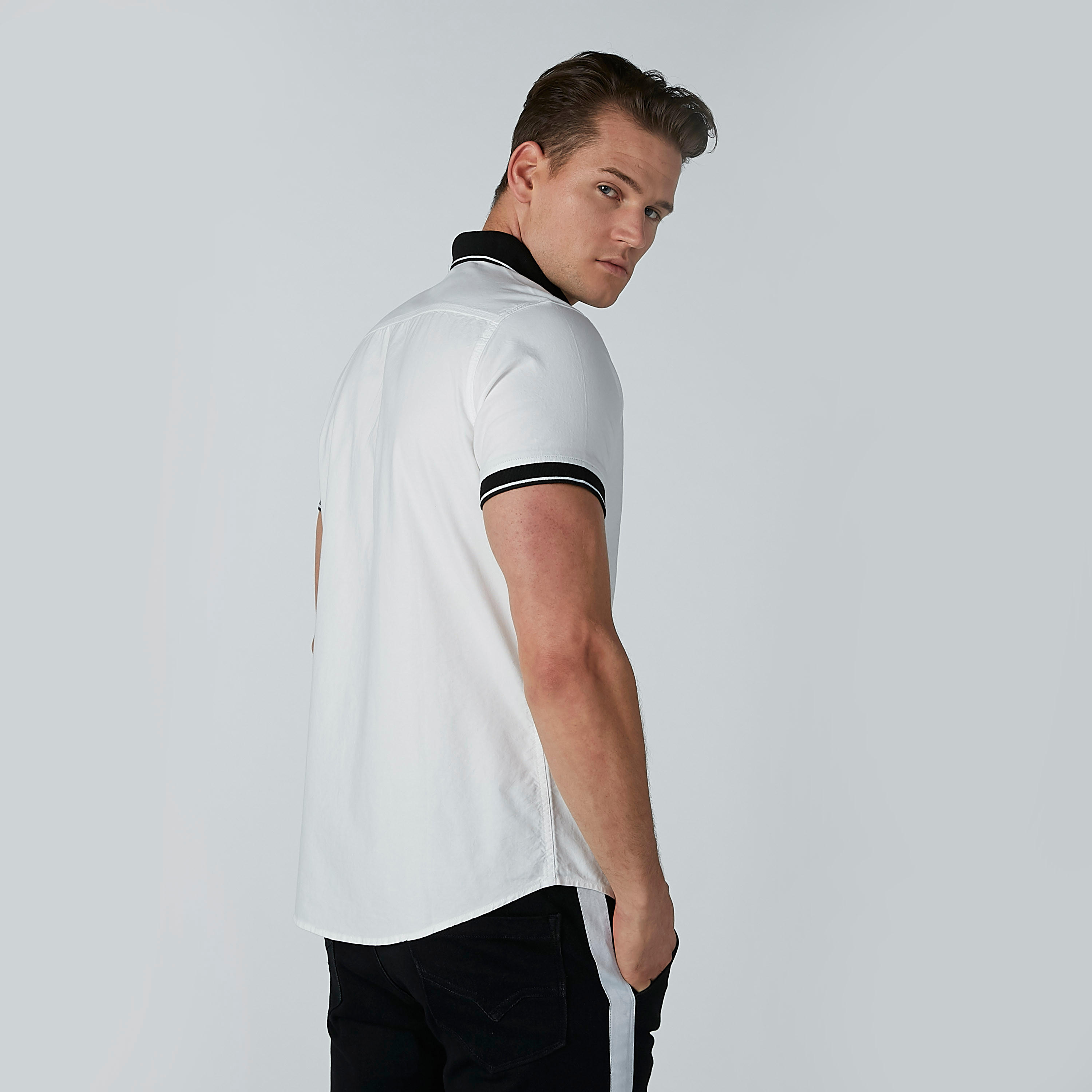 قميص بأكمام قصيرة وطبعات بيينج هيومان-men-clothing-tshirtsandpolos-polos-image-4
