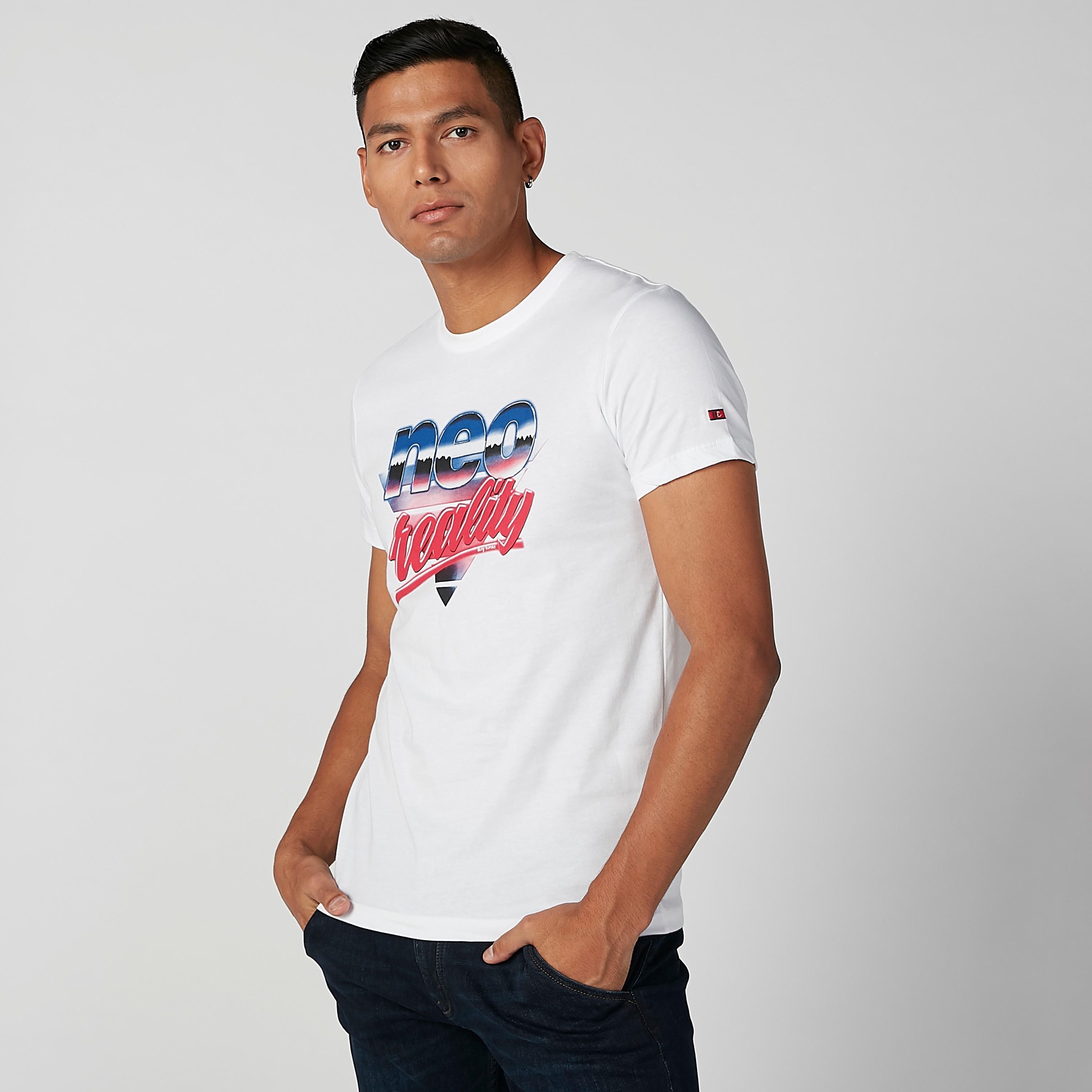 تيشيرت بياقة ضيّقة وأكمام قصيرة وطبعات بيينج هيومان-men-clothing-tshirtsandpolos-tshirts-image-1