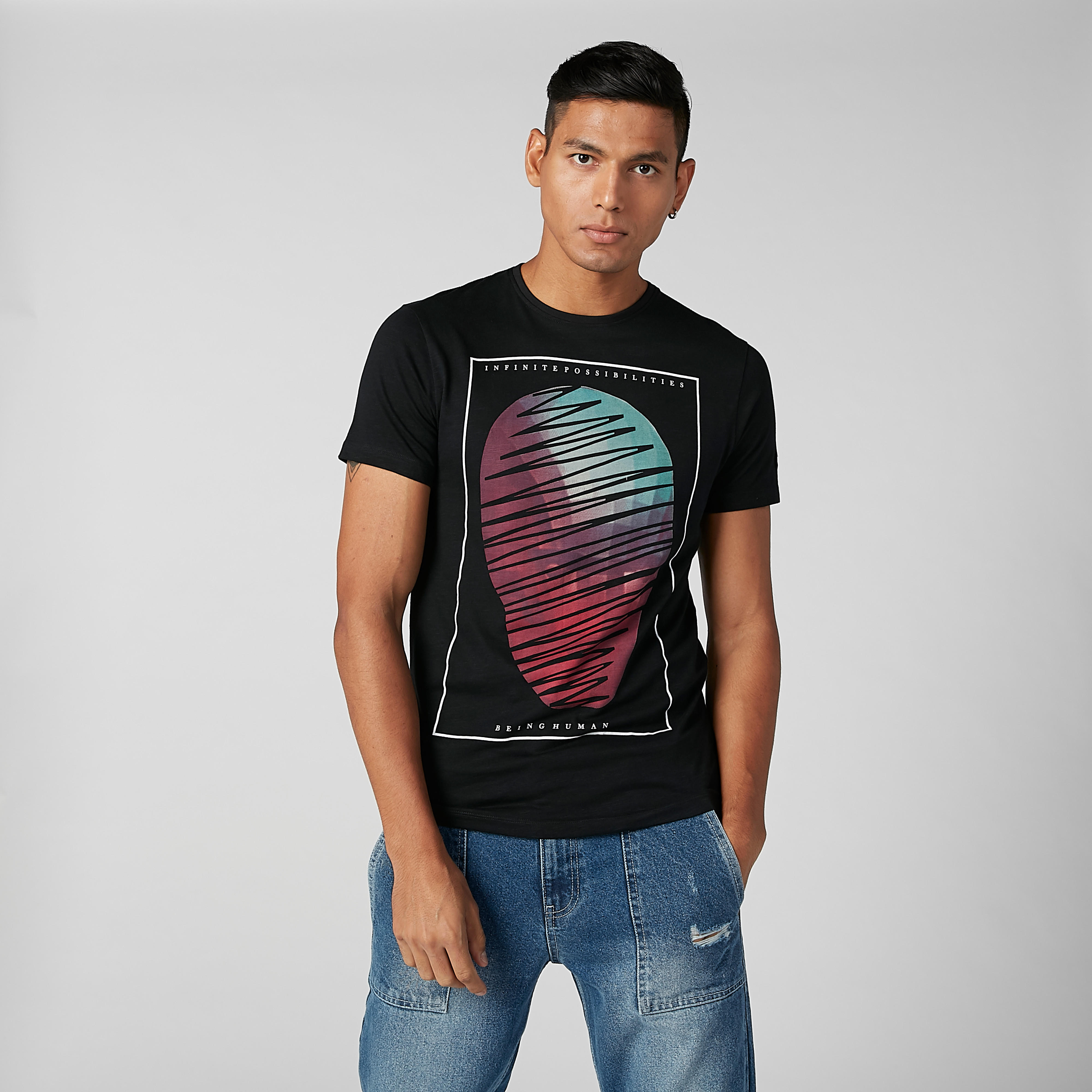 تيشيرت بياقة مستديرة وأكمام قصيرة وطبعات جرافيك من بيينج هيومان-men-clothing-tshirtsandpolos-tshirts-image-3