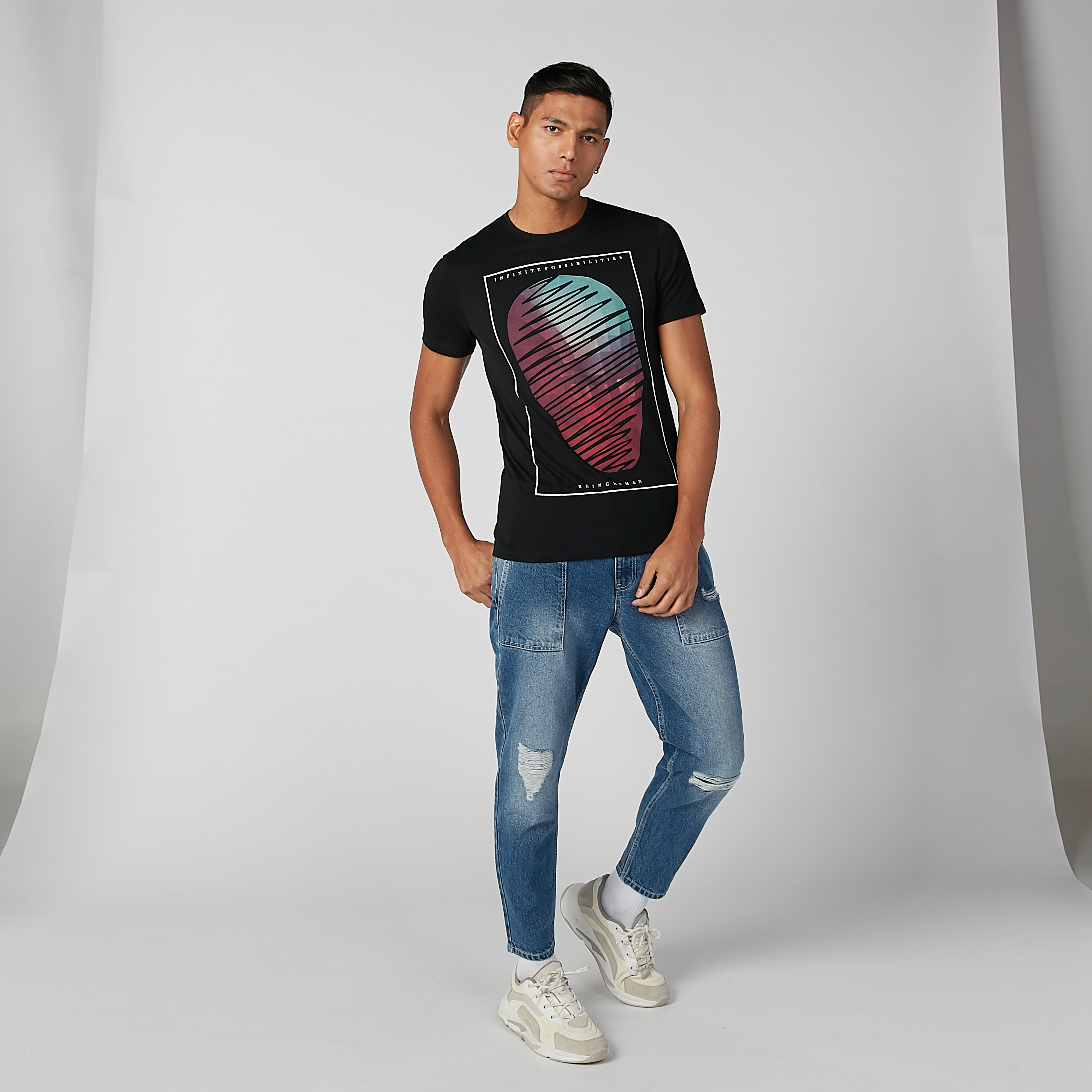 تيشيرت بياقة مستديرة وأكمام قصيرة وطبعات جرافيك من بيينج هيومان-men-clothing-tshirtsandpolos-tshirts-image-2