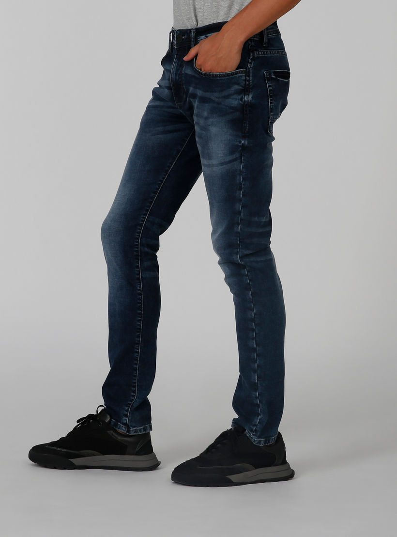بنطلون جينز سليم سادة بخصر متوسط الارتفاع وجيوب من بيينج هيومان-men-clothing-bottoms-jeans-image-4