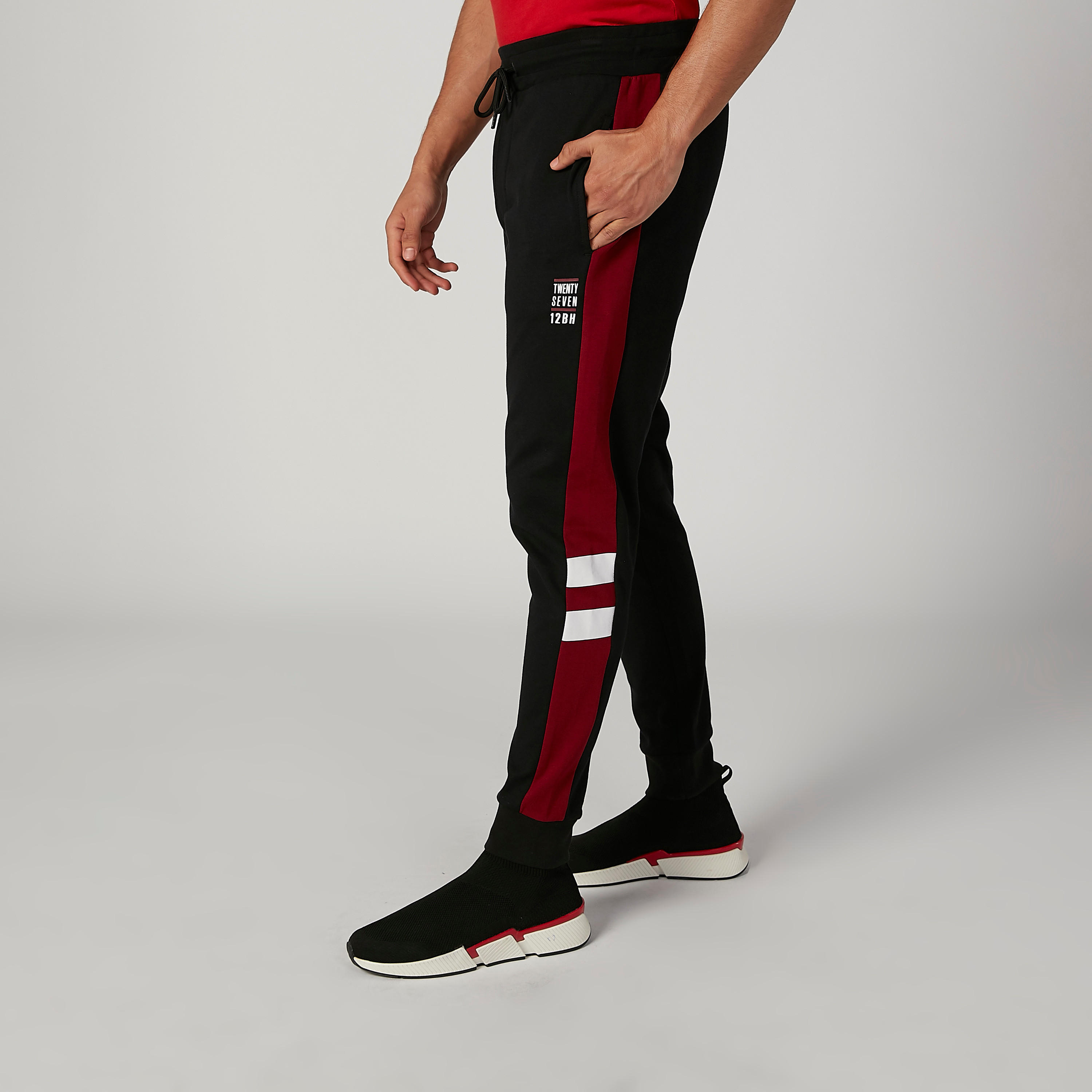 بنطلون رياضي بطبعات وارتفاع متوسط وخصر مطاطي ورباط-men-clothing-bottoms-joggers-image-2