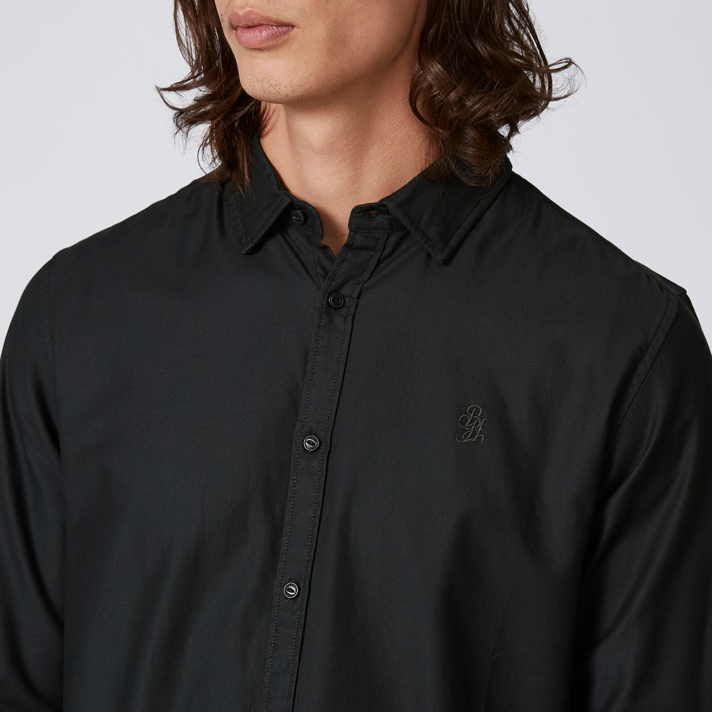 قميص سادة بياقة عاديّة وأكمام طويلة من بيينج هيومان-men-clothing-shirts-image-3