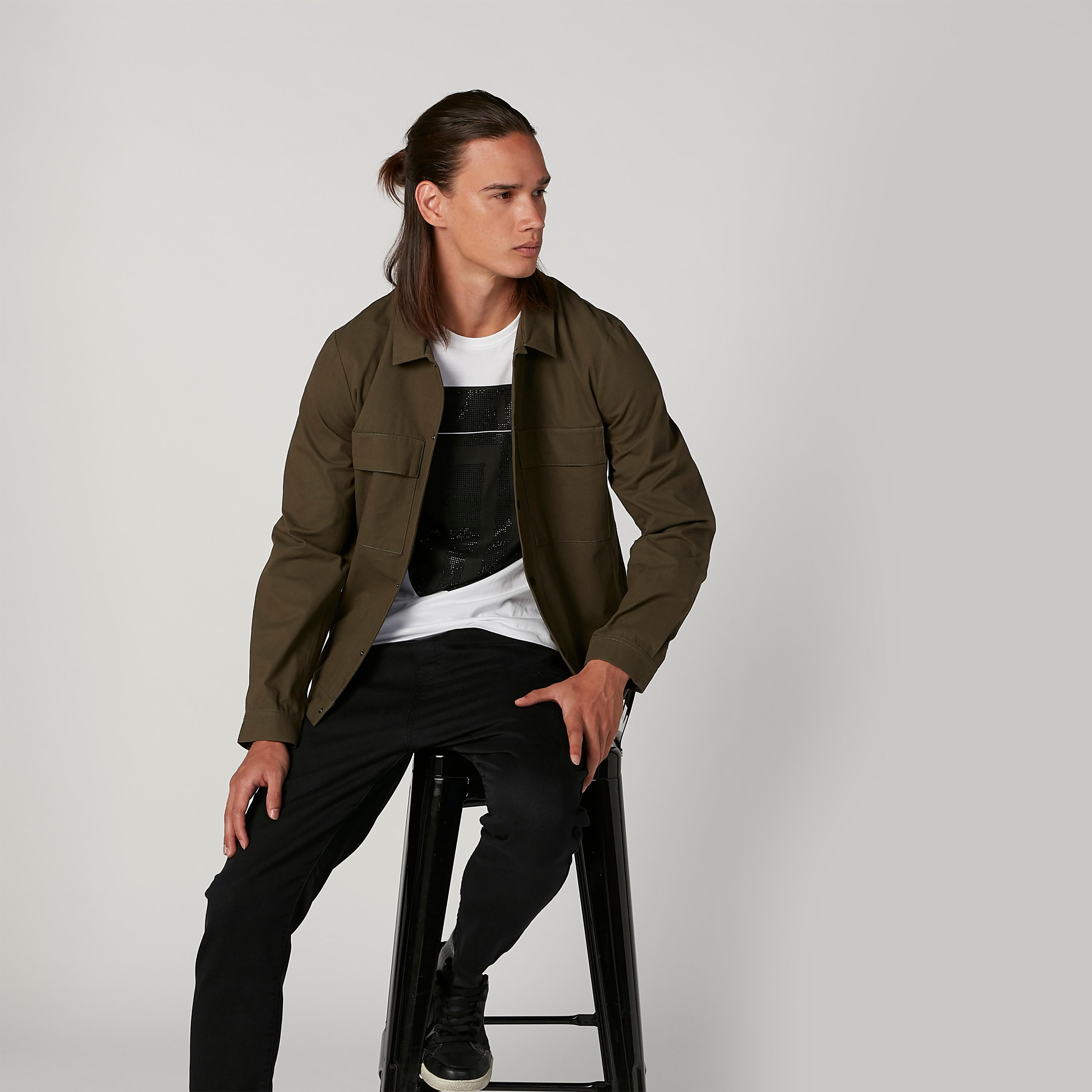 تيشيرت بياقة ضيّقة وأكمام قصيرة وطبعات بيينج هيومان-men-clothing-tshirtsandpolos-tshirts-image-2