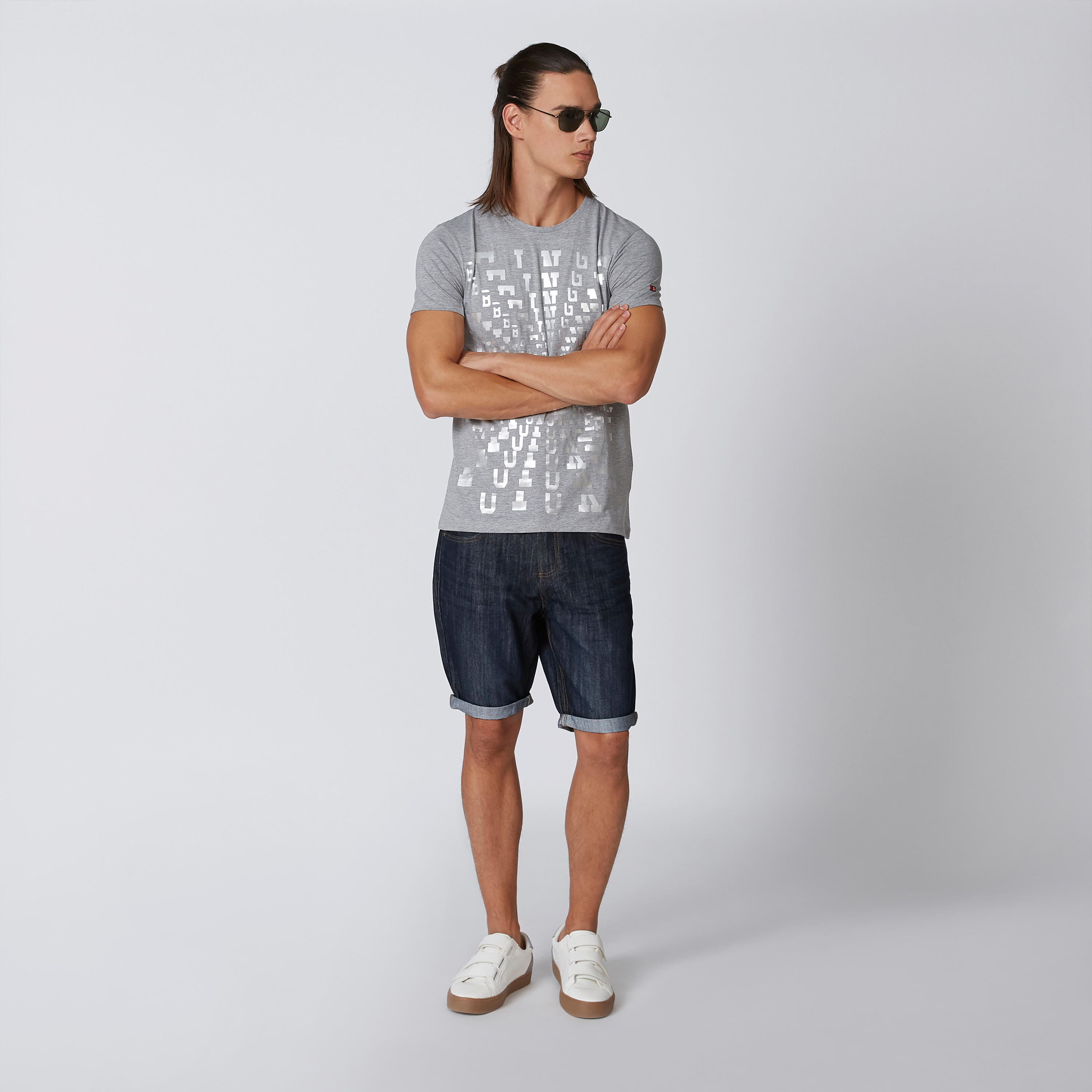 تيشيرت بياقة مستديرة وأكمام قصيرة وطبعات بيينج هيومان-men-clothing-tshirtsandpolos-tshirts-image-1