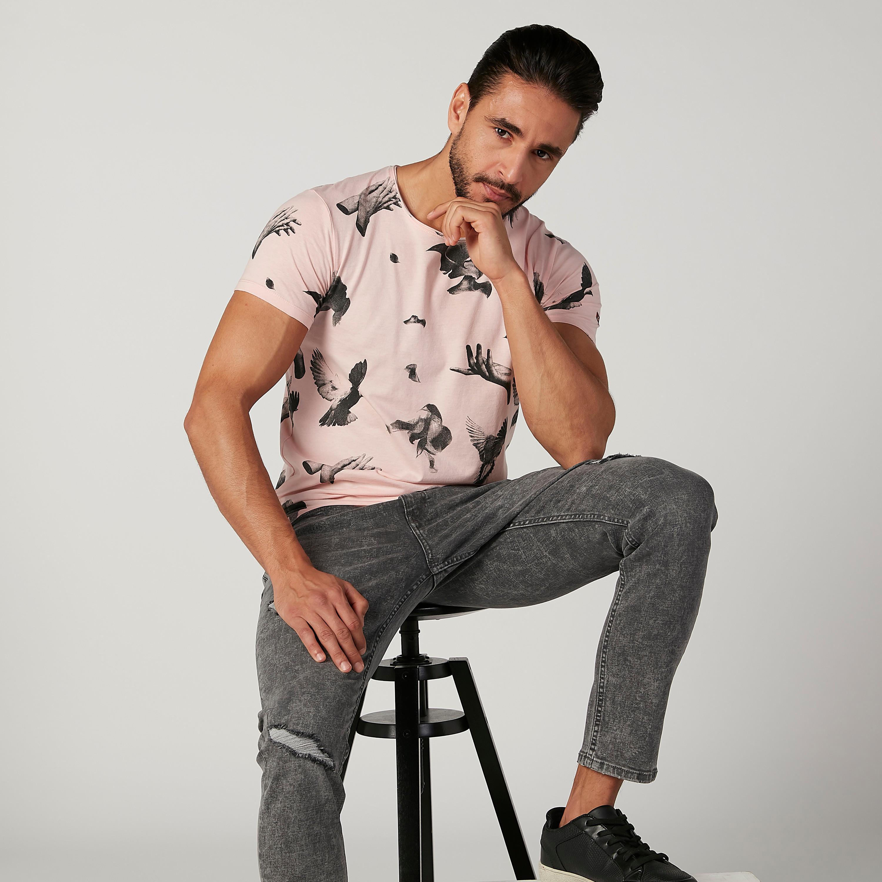 تيشيرت بياقة ضيّقة وأكمام قصيرة وطبعات بيينج هيومان-men-clothing-tshirtsandpolos-tshirts-image-3