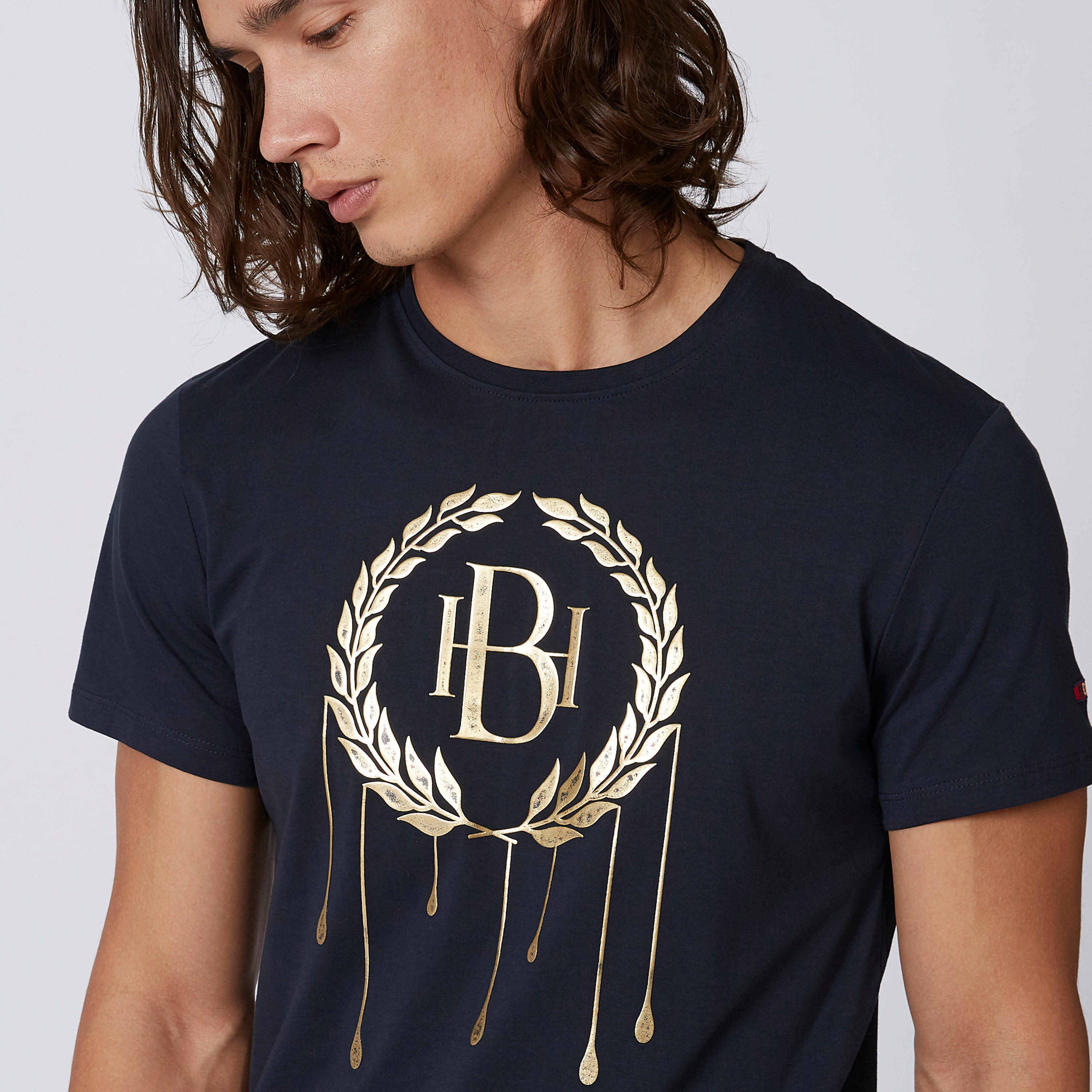 تيشيرت بياقة مستديرة وأكمام قصيرة وطبعات بيينج هيومان-men-clothing-tshirtsandpolos-tshirts-image-5