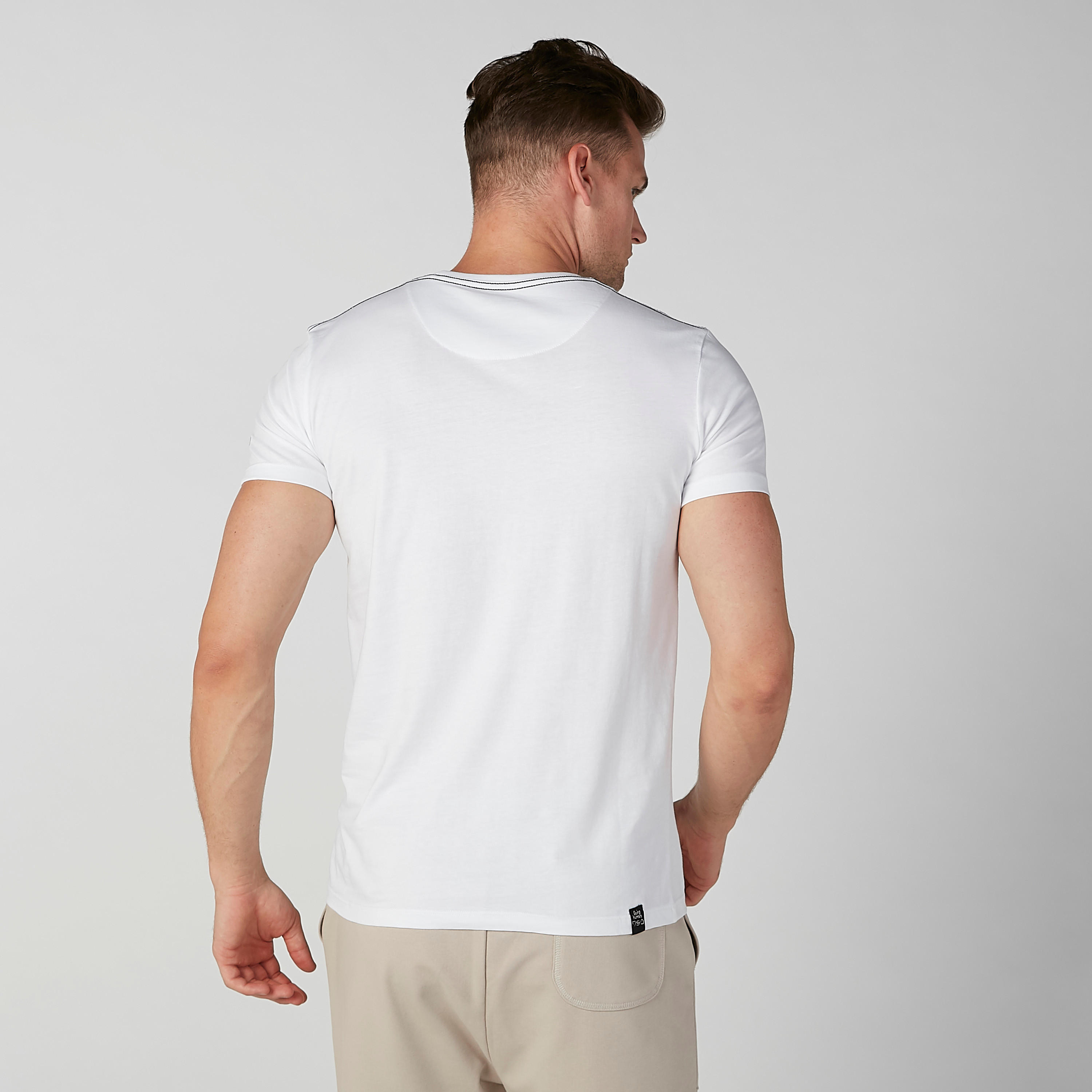 تيشيرت بياقة ضيّقة وأكمام قصيرة وطبعات بيينج هيومان-men-clothing-tshirtsandpolos-tshirts-image-3