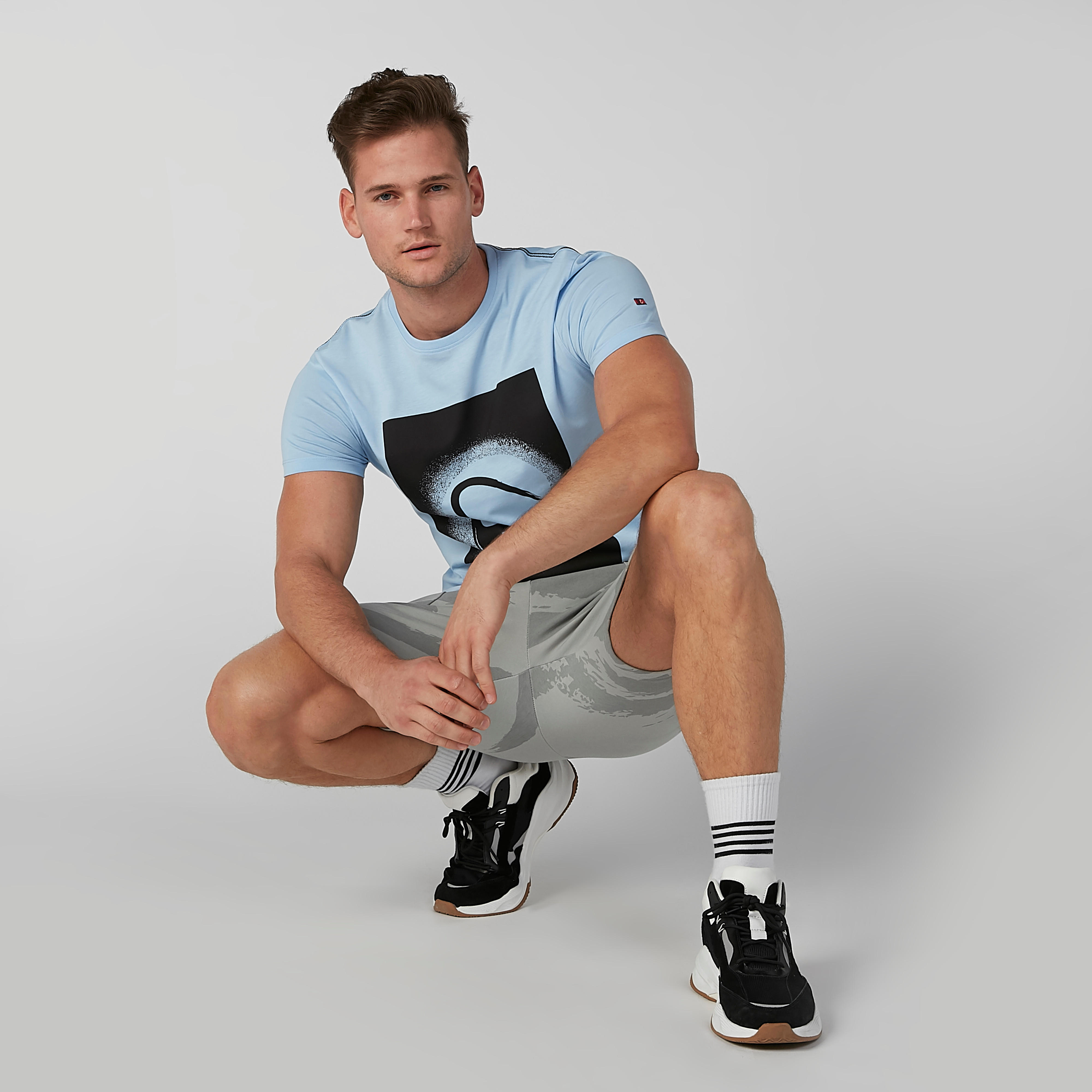 تيشيرت بياقة ضيّقة وأكمام قصيرة وطبعات بيينج هيومان-men-clothing-tshirtsandpolos-tshirts-image-4