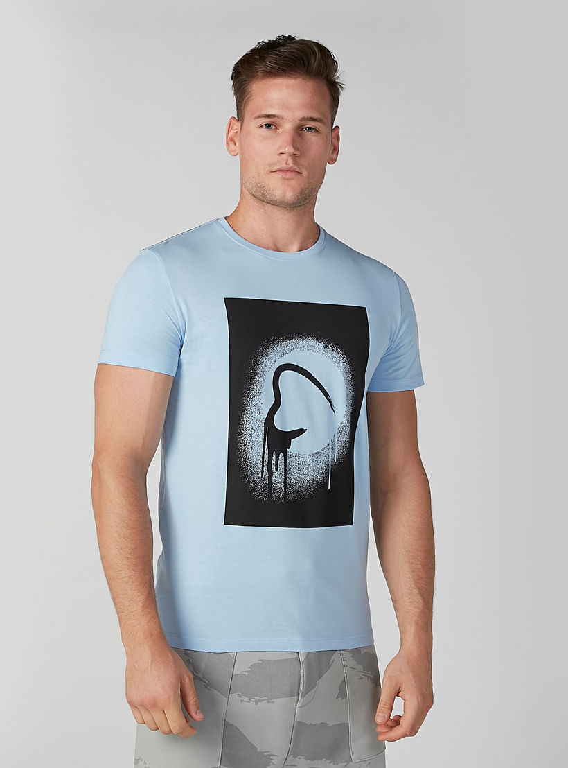 تيشيرت بياقة ضيّقة وأكمام قصيرة وطبعات بيينج هيومان-men-clothing-tshirtsandpolos-tshirts-image-3
