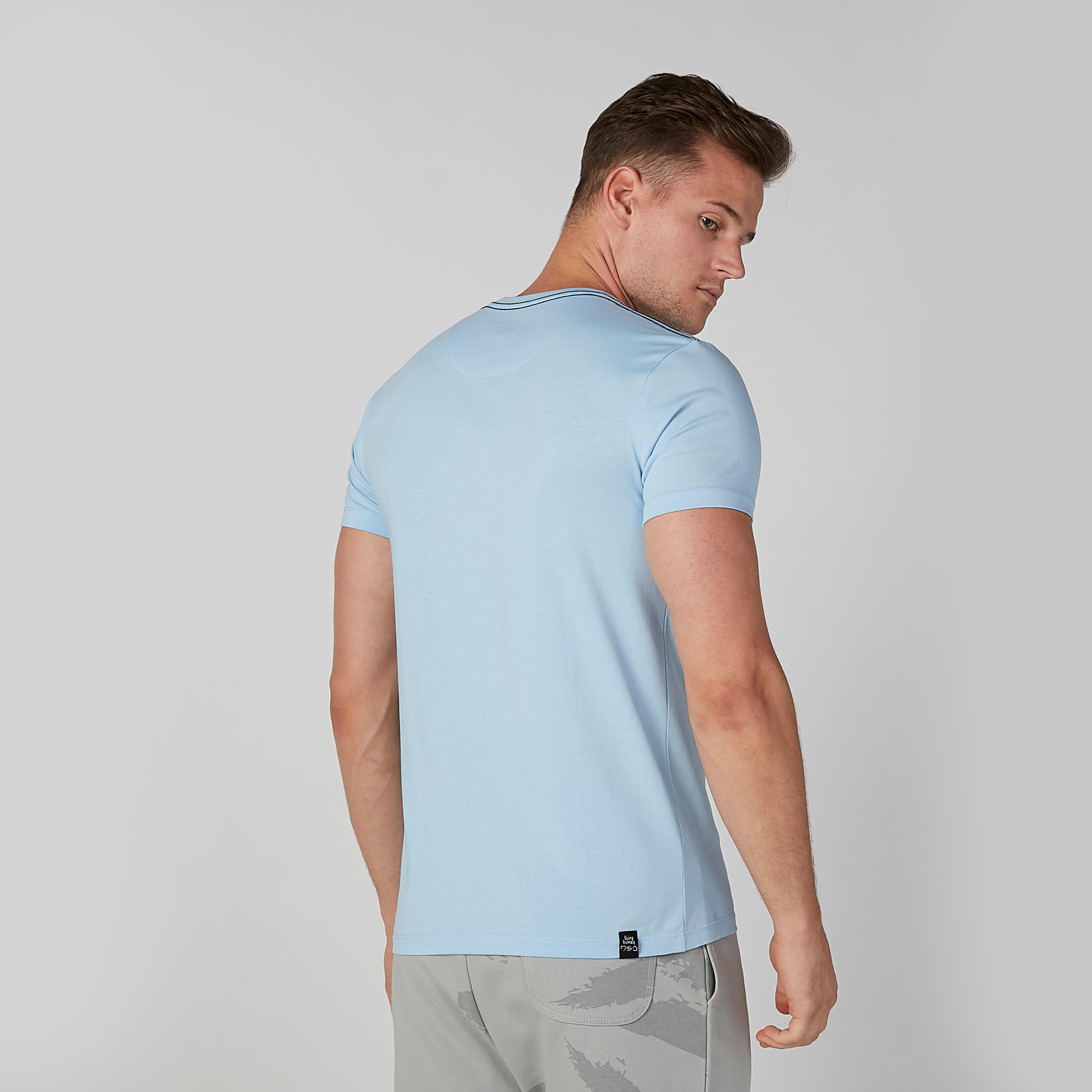تيشيرت بياقة ضيّقة وأكمام قصيرة وطبعات بيينج هيومان-men-clothing-tshirtsandpolos-tshirts-image-1