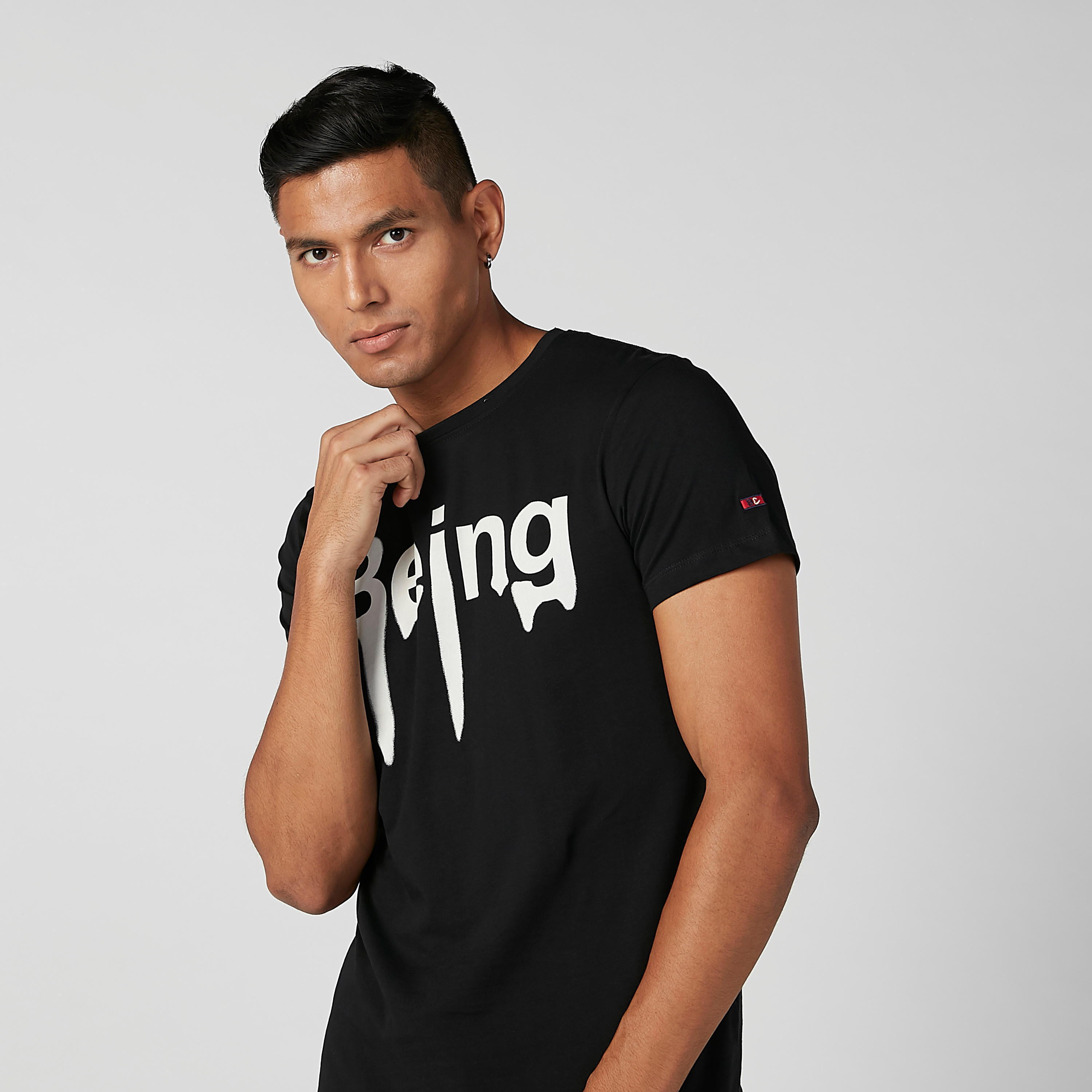 تيشيرت بياقة ضيّقة وأكمام قصيرة وطبعات بيينج هيومان-men-clothing-tshirtsandpolos-tshirts-image-3