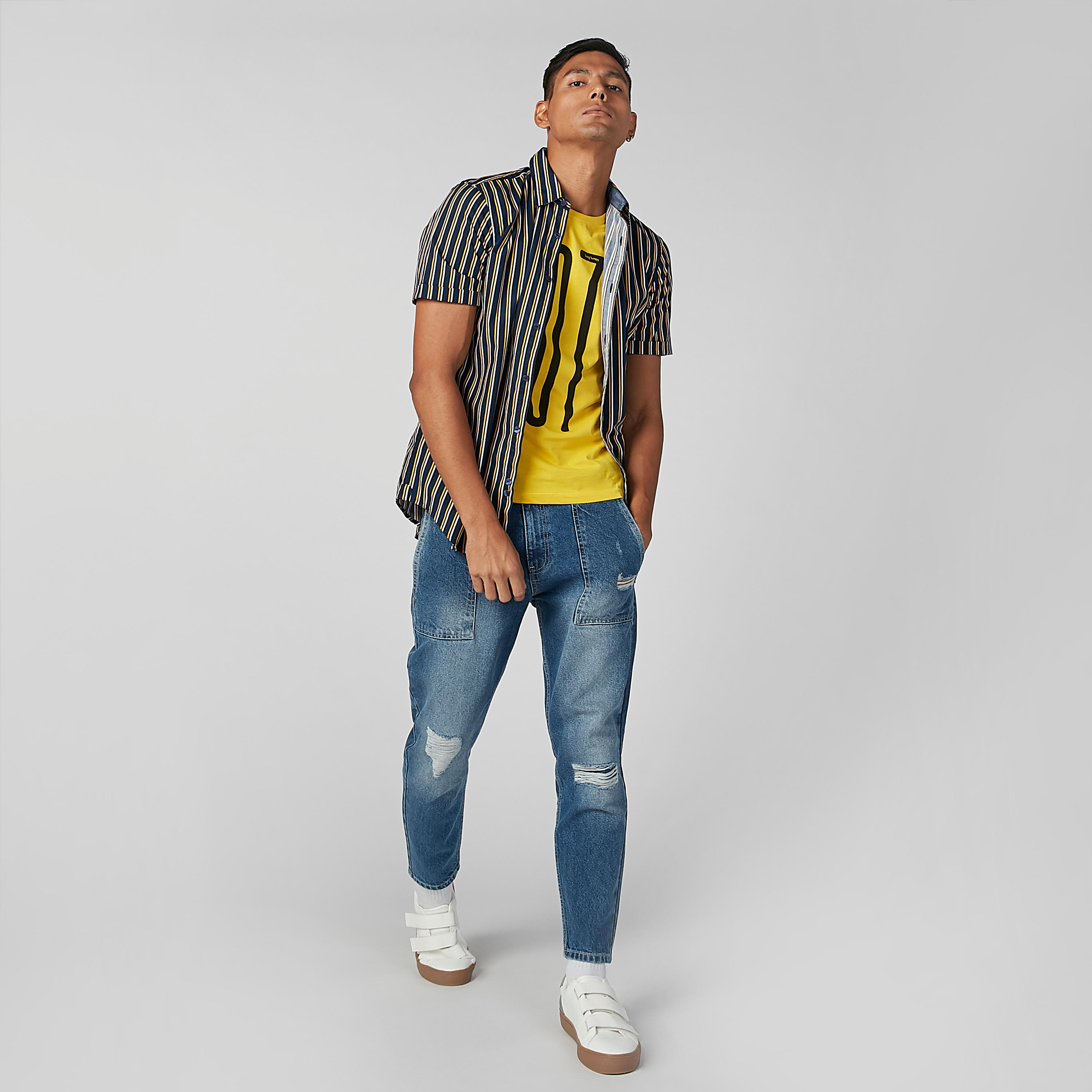 تيشيرت بياقة ضيّقة وأكمام قصيرة وطبعات بيينج هيومان-men-clothing-tshirtsandpolos-tshirts-image-2