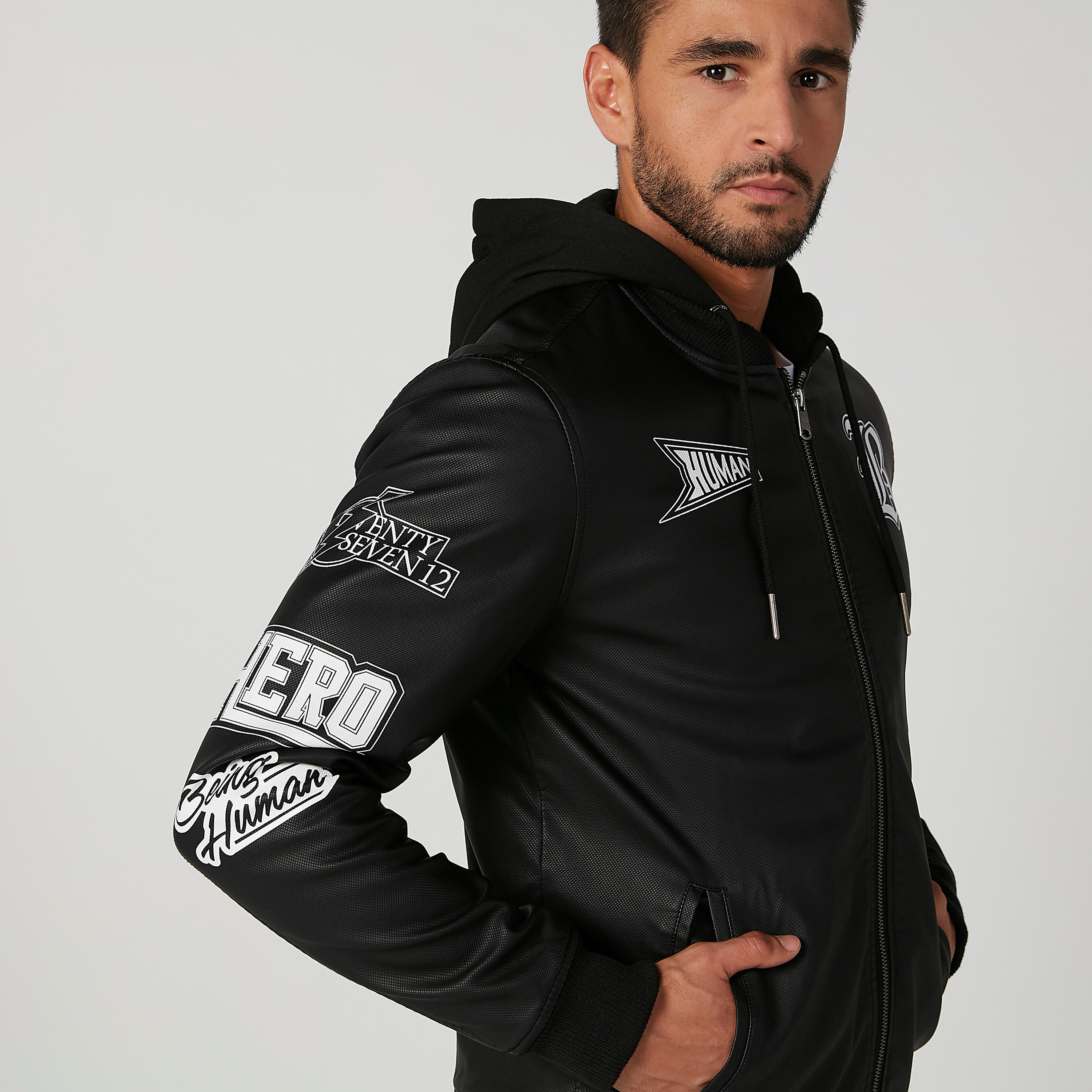 جاكيت بقبّعة وأكمام طويلة وطبعات بيينج هيومان-men-clothing-jacketsandblazers-jackets-image-2