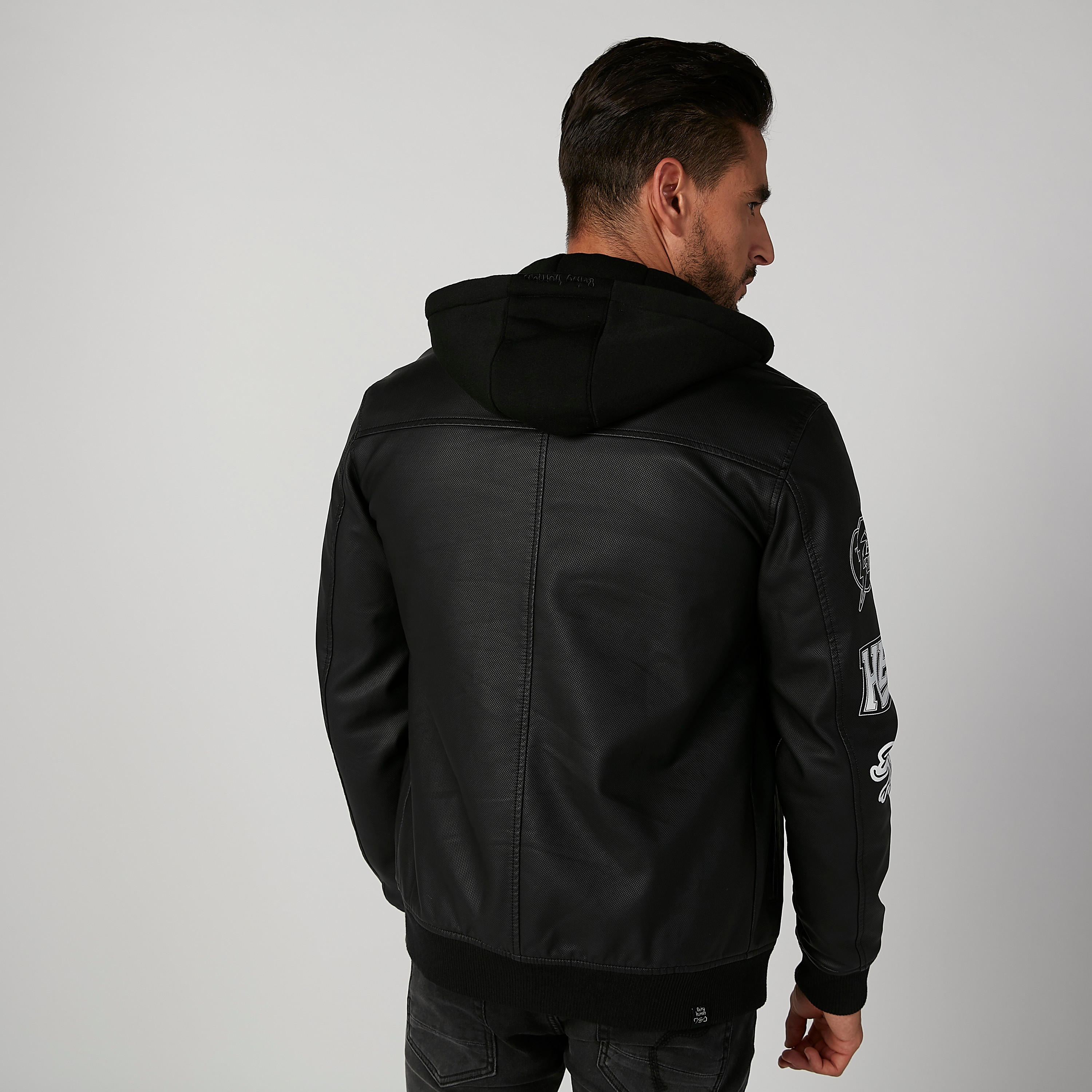 جاكيت بقبّعة وأكمام طويلة وطبعات بيينج هيومان-men-clothing-jacketsandblazers-jackets-image-3