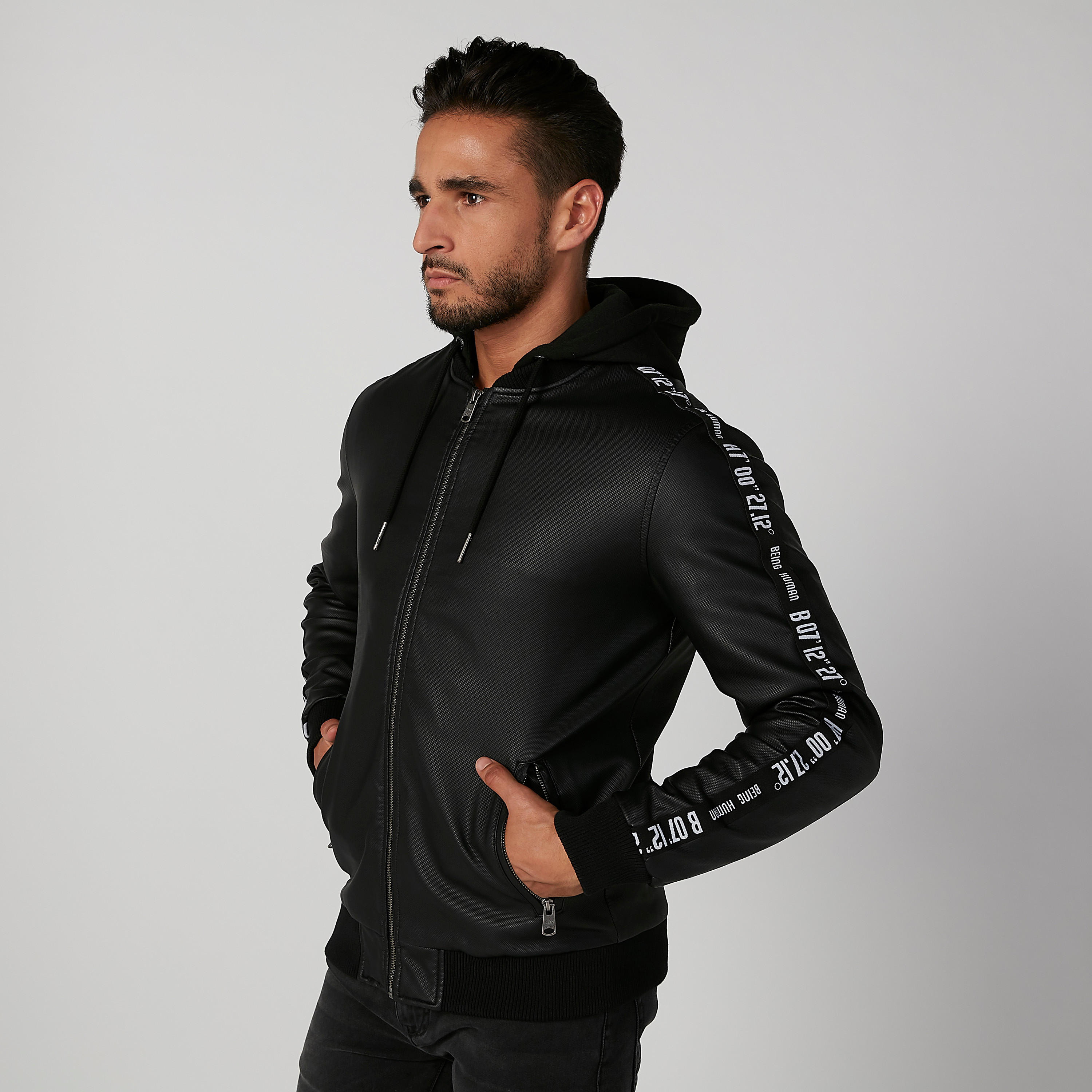 جاكيت بارز الملمس بجيوب كانجارو وشريطة من بيينج هيومان-men-clothing-jacketsandblazers-jackets-image-1