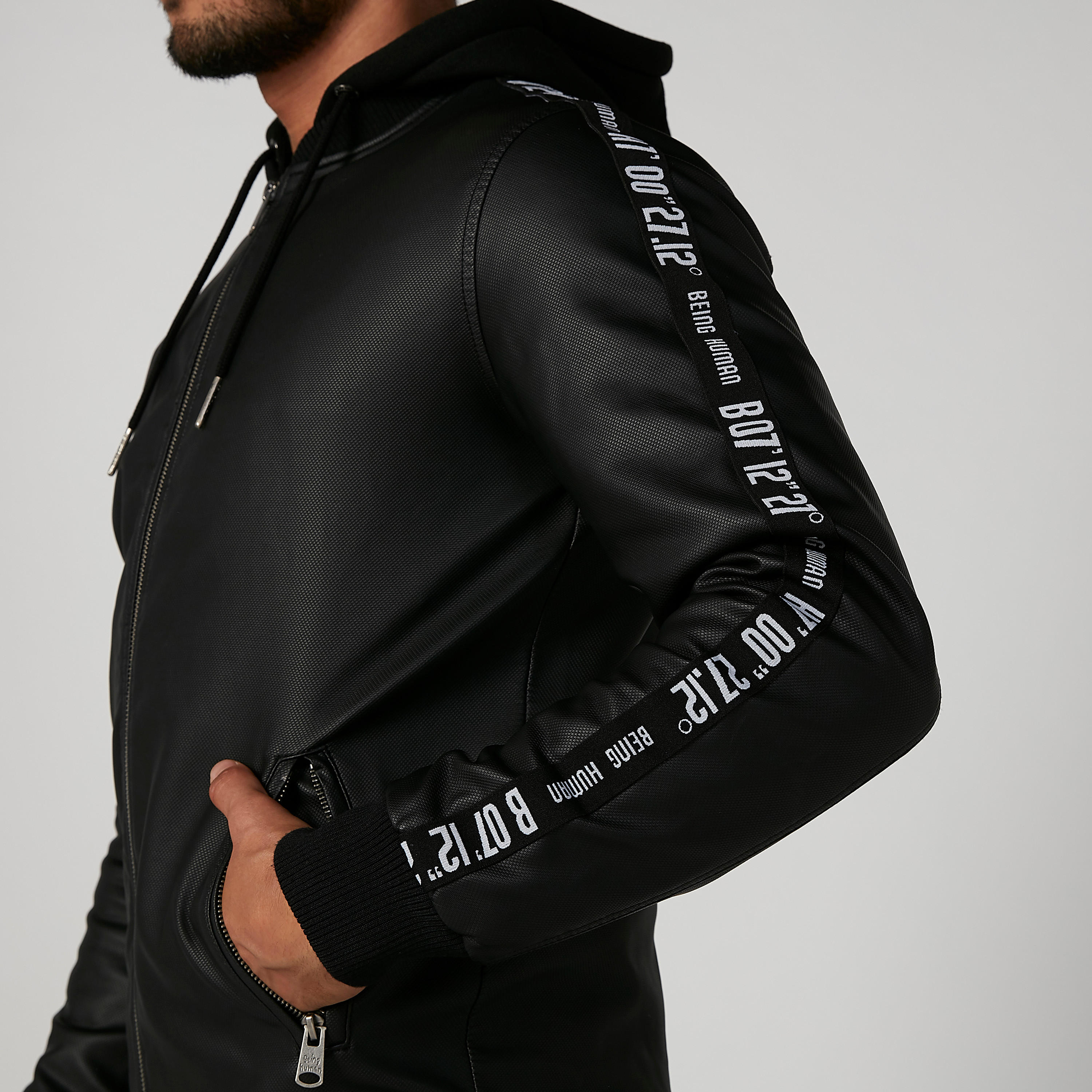 جاكيت بارز الملمس بجيوب كانجارو وشريطة من بيينج هيومان-men-clothing-jacketsandblazers-jackets-image-4