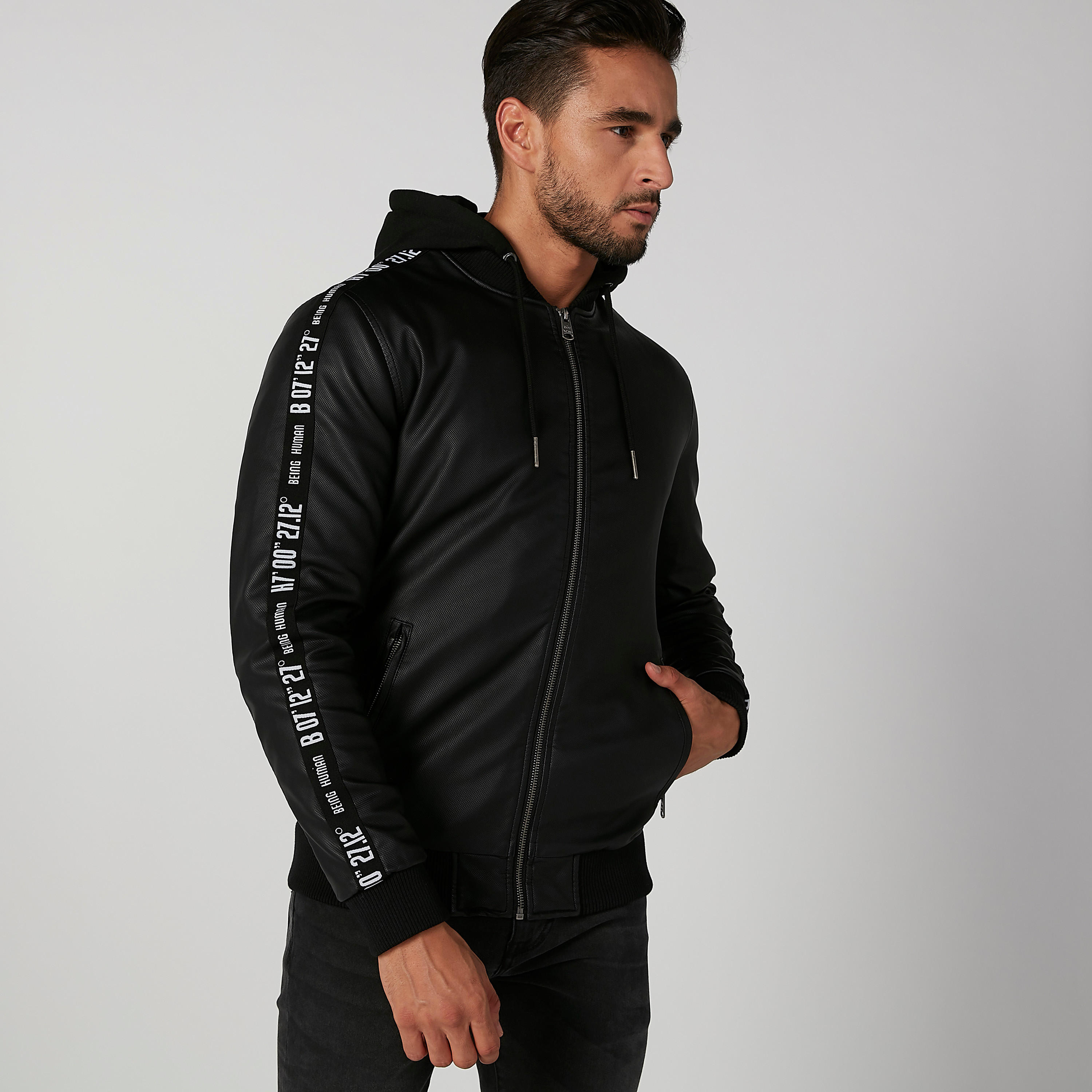 جاكيت بارز الملمس بجيوب كانجارو وشريطة من بيينج هيومان-men-clothing-jacketsandblazers-jackets-image-5